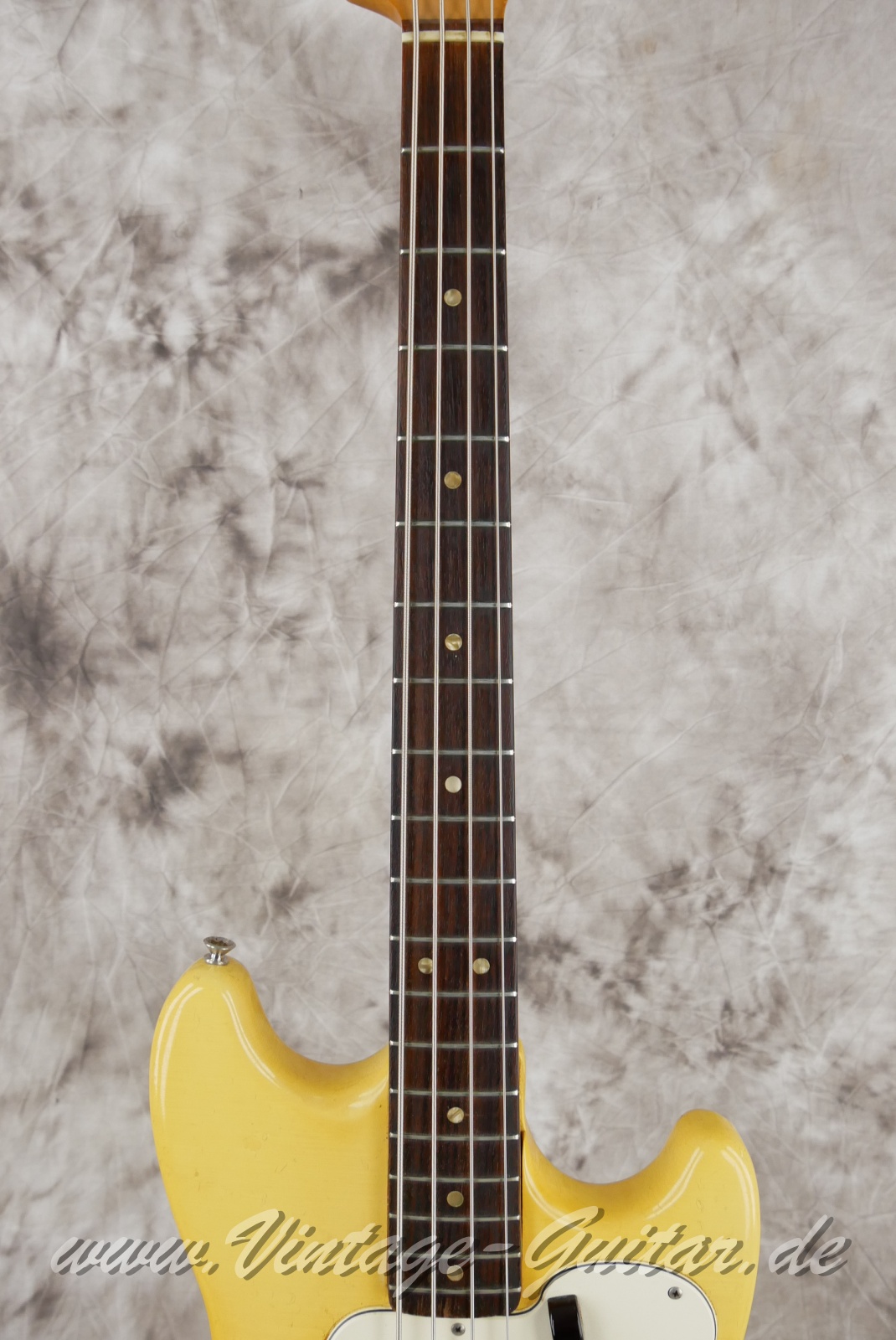 img/vintage/5586/Fender_Musicmaster_Bass_olympic_white_1972-005.JPG