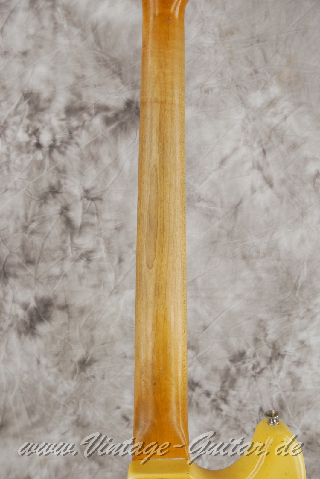 img/vintage/5586/Fender_Musicmaster_Bass_olympic_white_1972-006.JPG