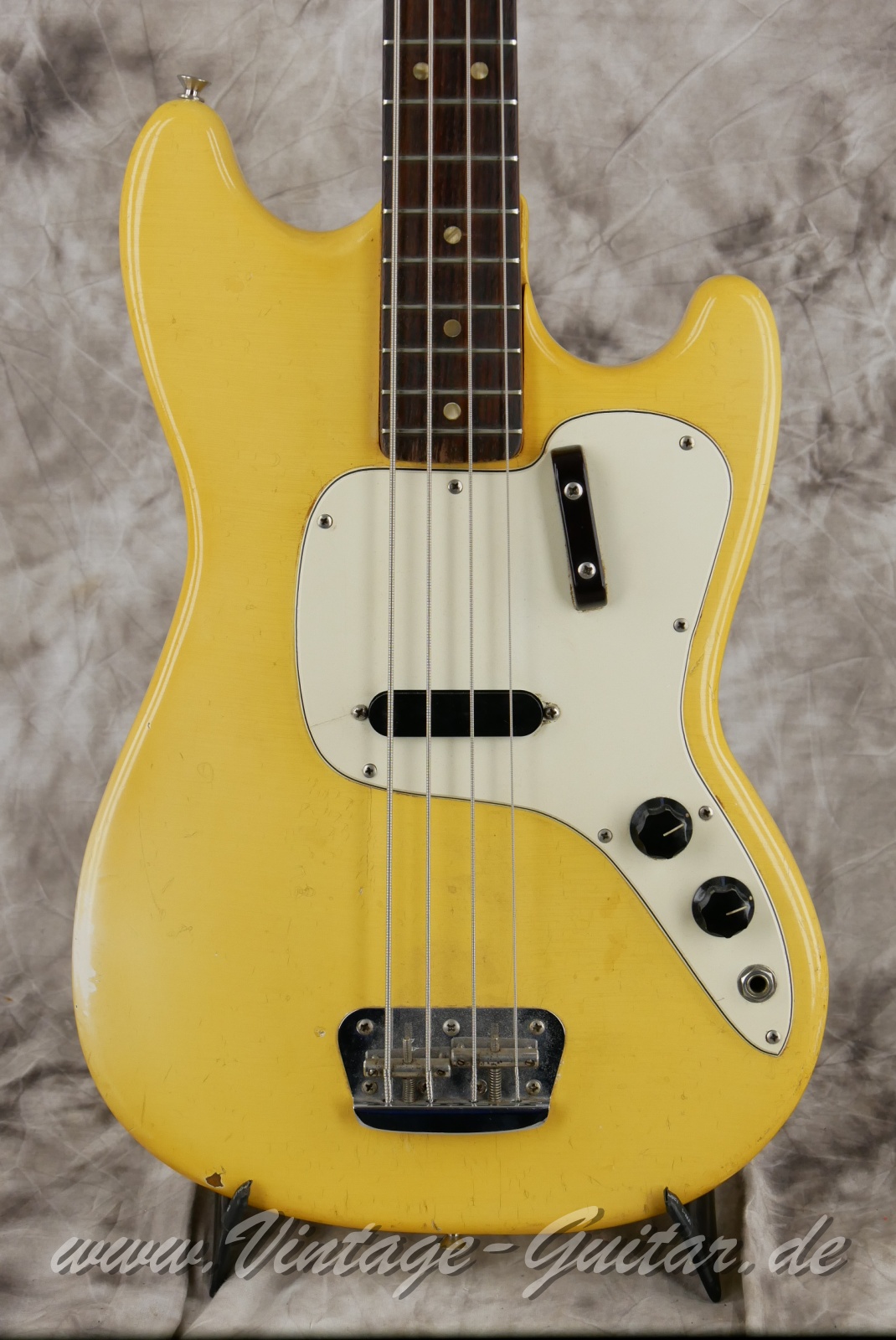 img/vintage/5586/Fender_Musicmaster_Bass_olympic_white_1972-007.JPG