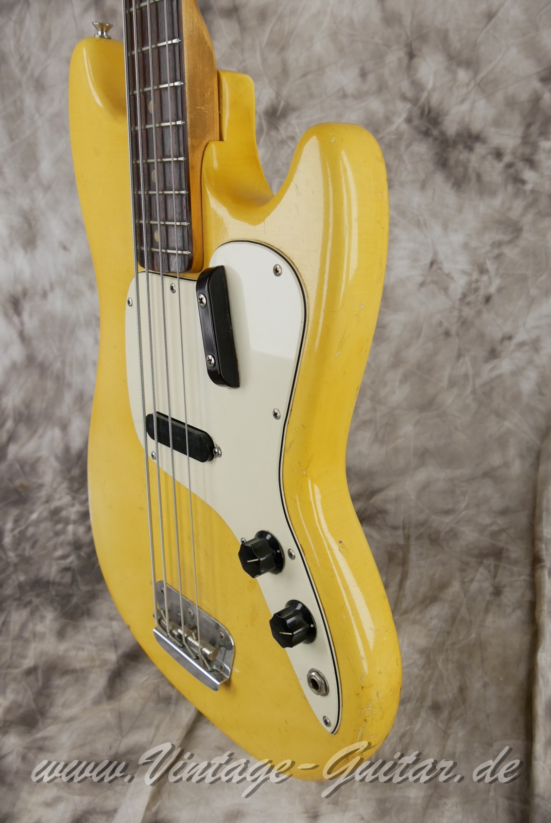 img/vintage/5586/Fender_Musicmaster_Bass_olympic_white_1972-010.JPG