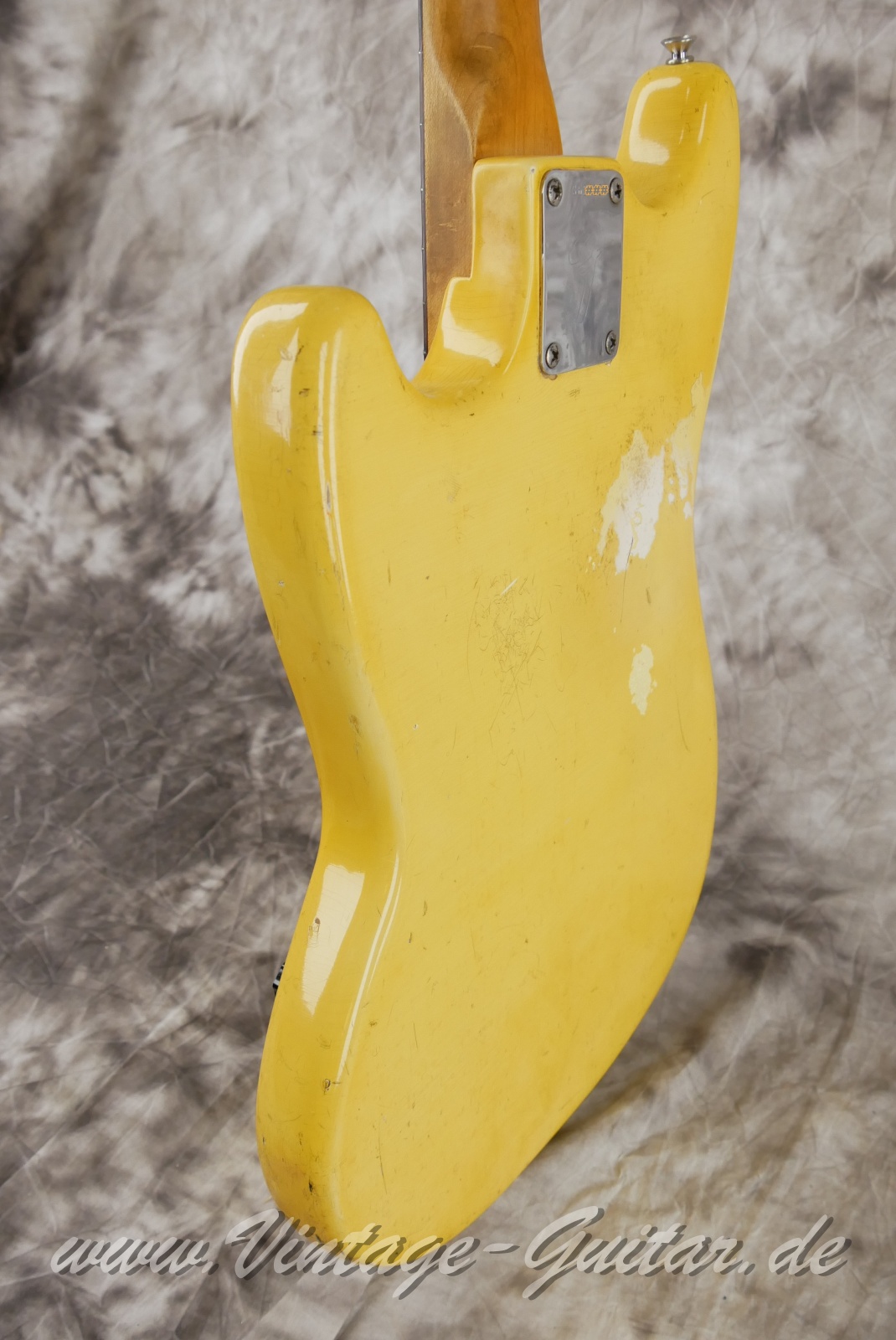 img/vintage/5586/Fender_Musicmaster_Bass_olympic_white_1972-011.JPG