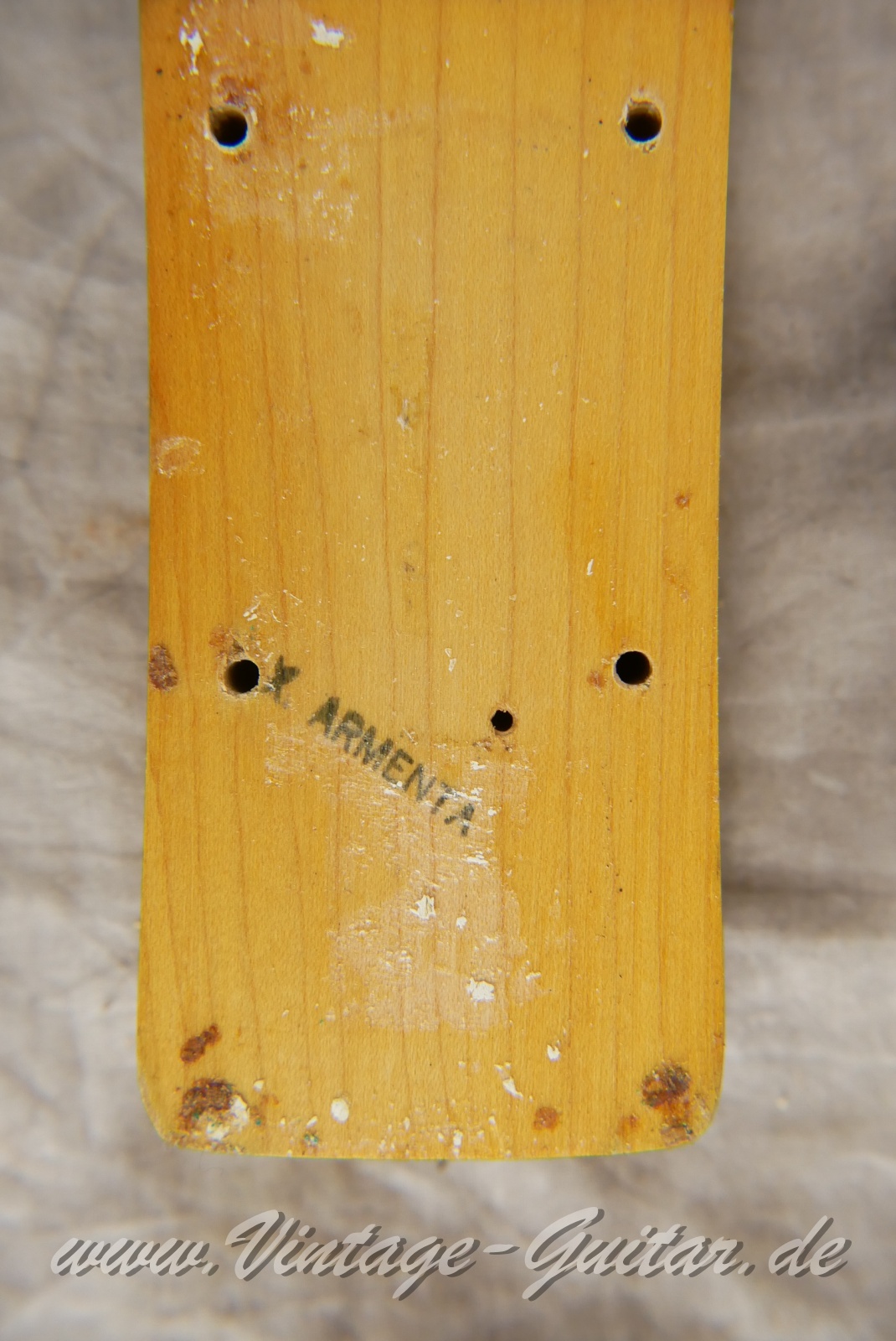 img/vintage/5586/Fender_Musicmaster_Bass_olympic_white_1972-014.JPG