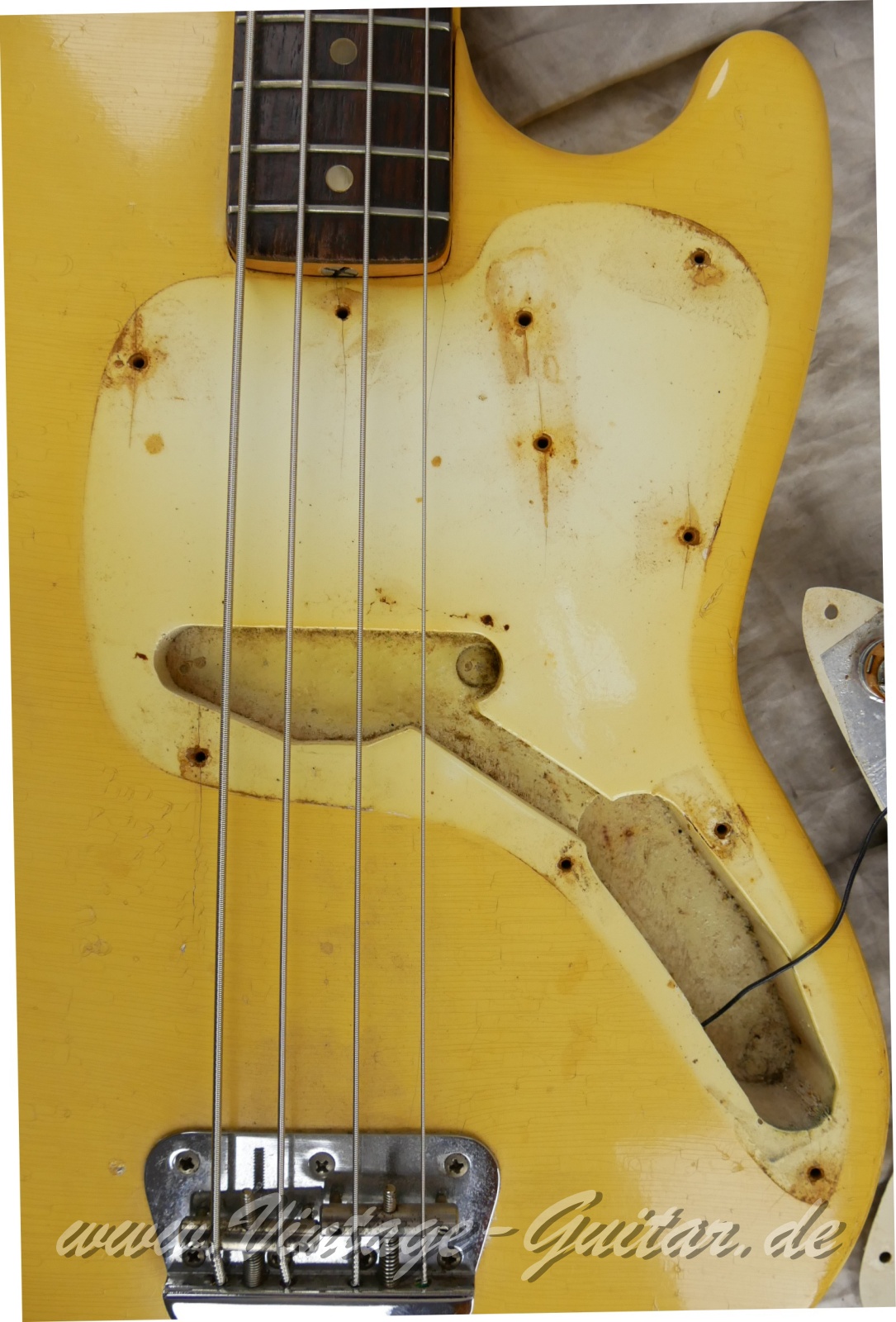 img/vintage/5586/Fender_Musicmaster_Bass_olympic_white_1972-019.JPG