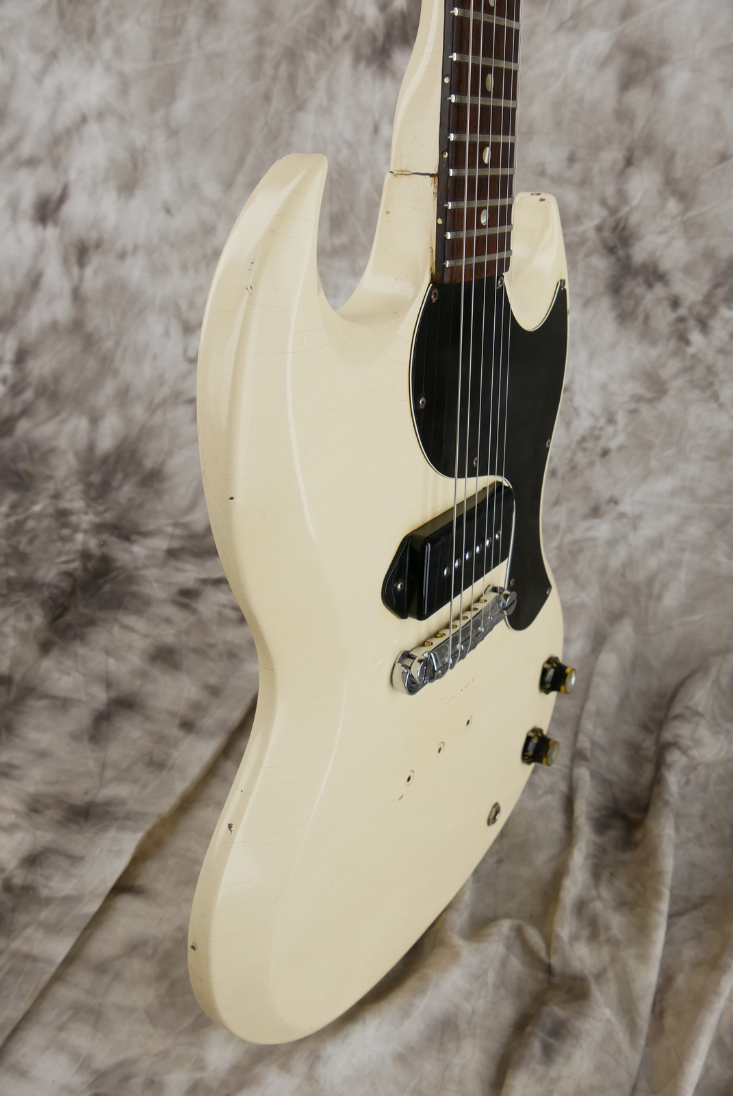 Gibson_SG_Junior_white_1966-005.JPG