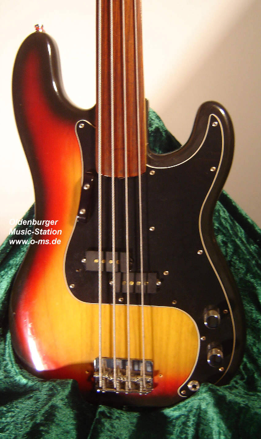 Fender-Precision-Fretless-1977-2.jpg