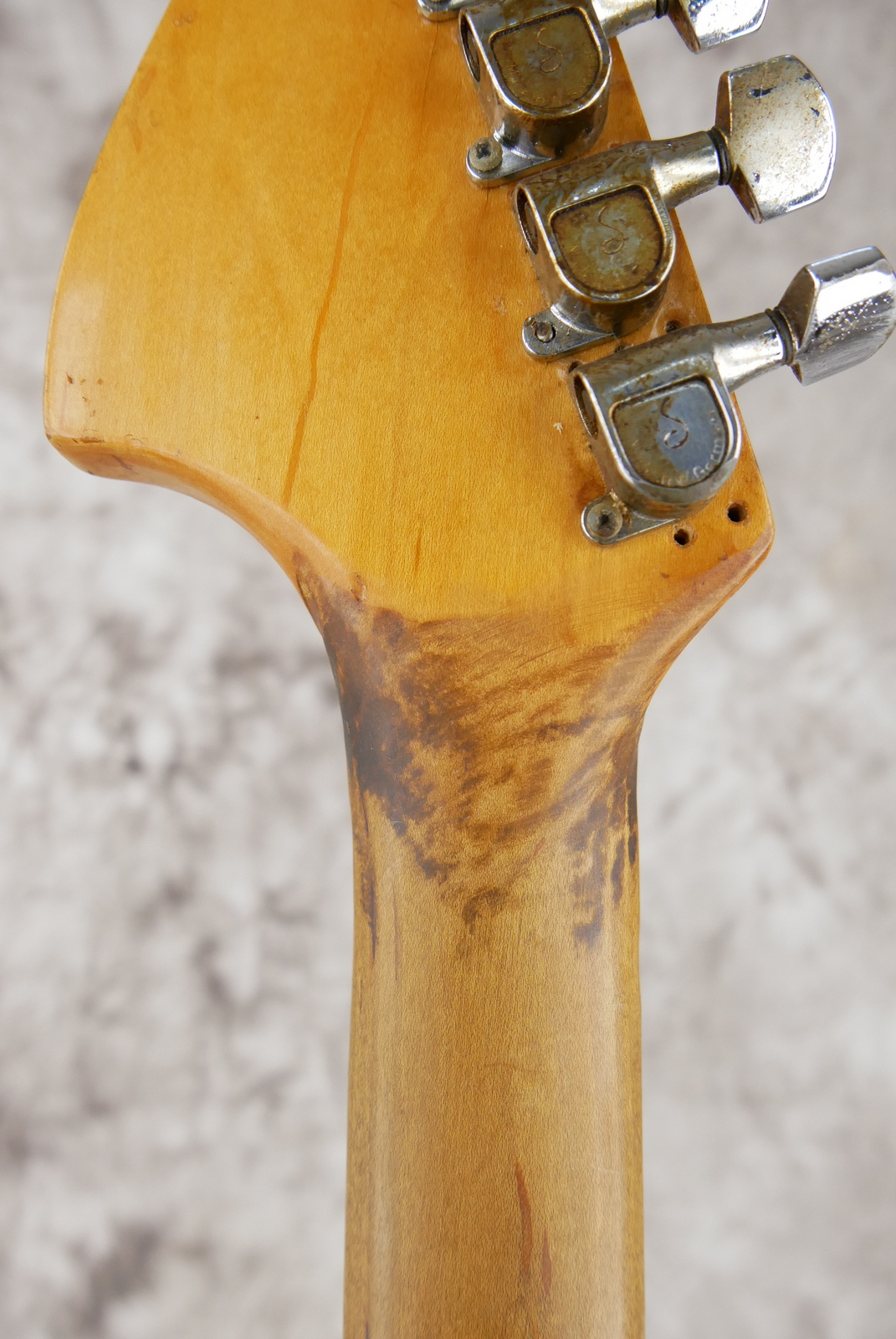 img/vintage/5590/Fender_Stratocaster_one_humbucker_tinkered_black_1971_73-013.JPG