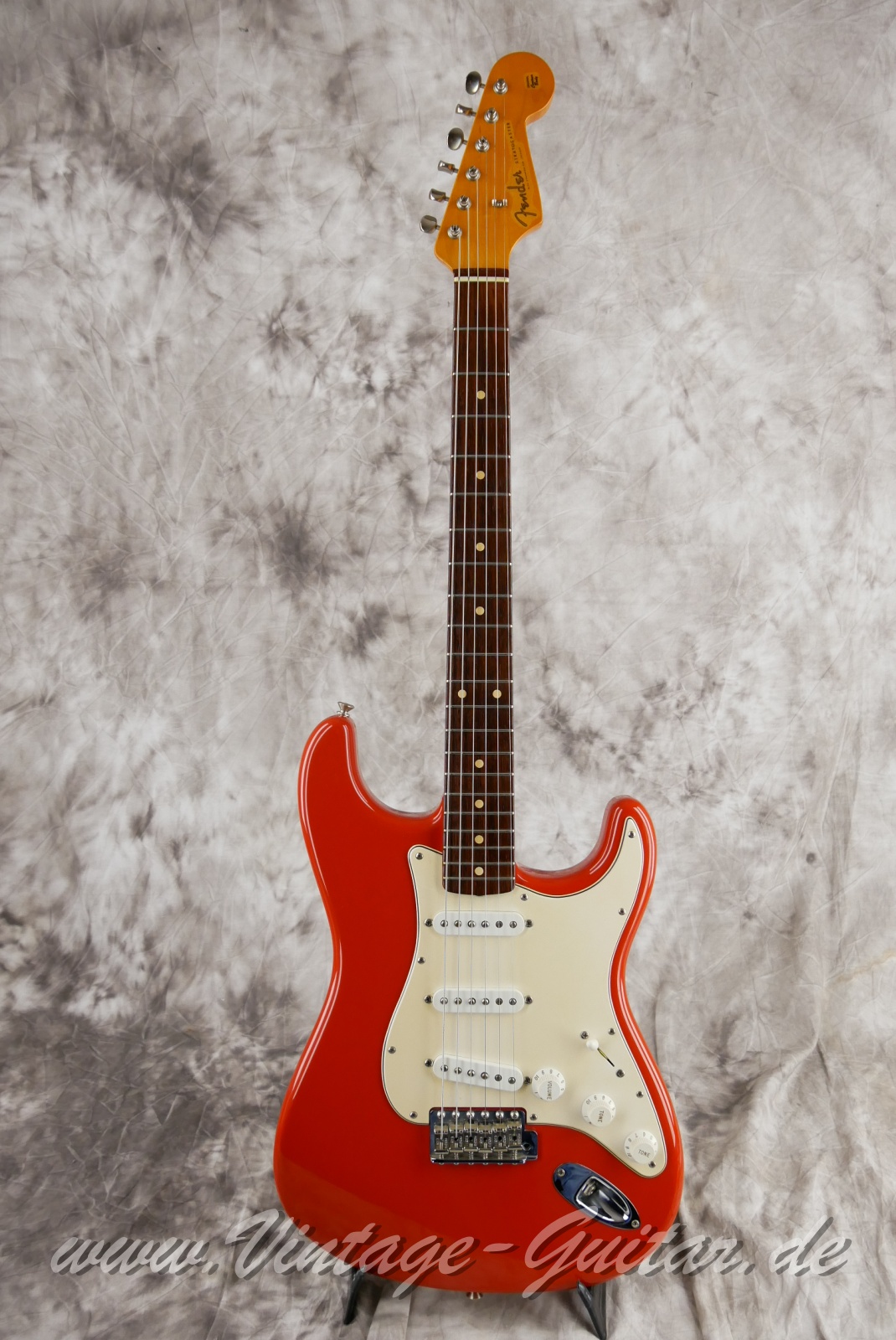img/vintage/5597/Fender_Stratocaster_1960_NOS_Custom_Shop_fiesta_red_2006-001.JPG