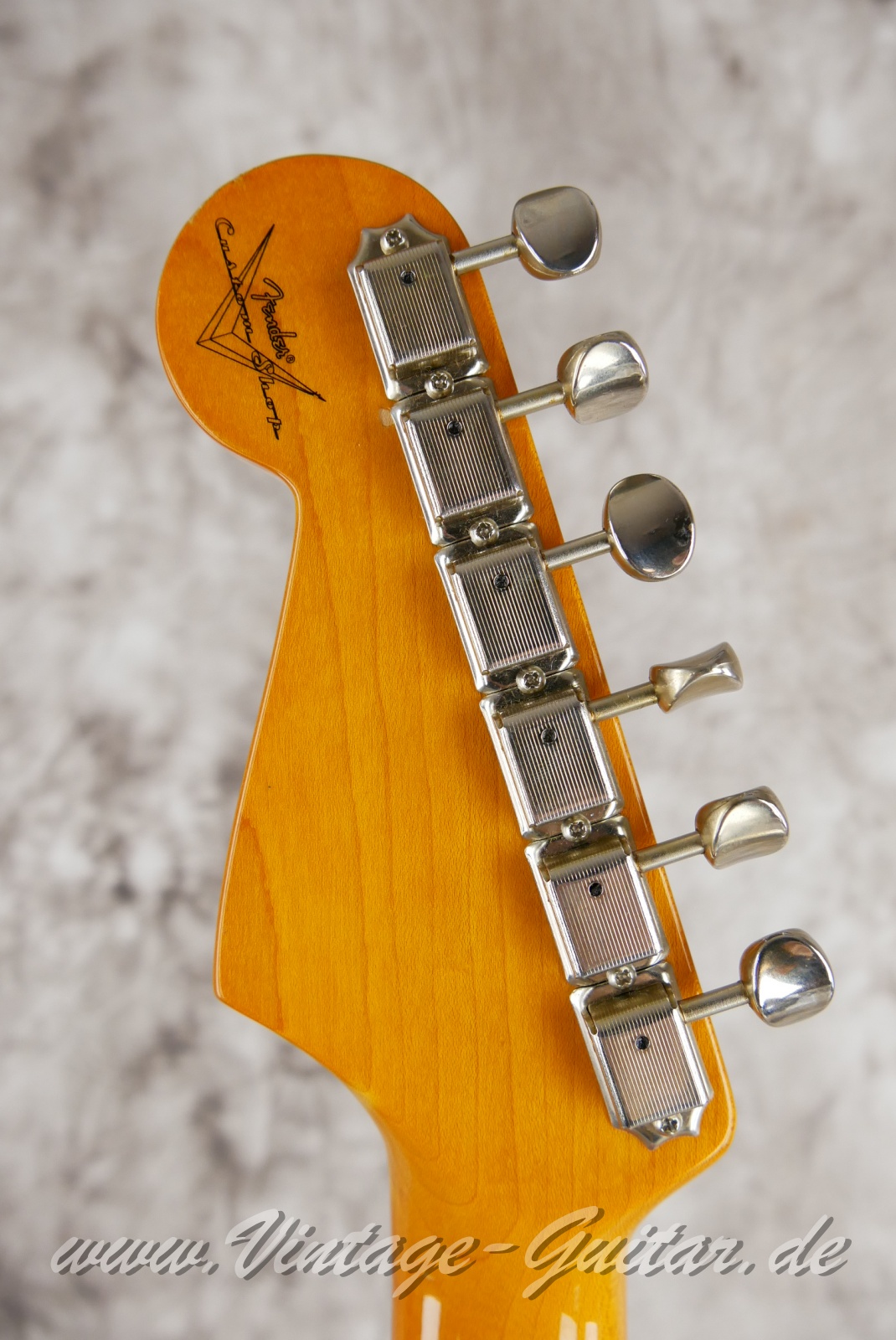 img/vintage/5597/Fender_Stratocaster_1960_NOS_Custom_Shop_fiesta_red_2006-004.JPG
