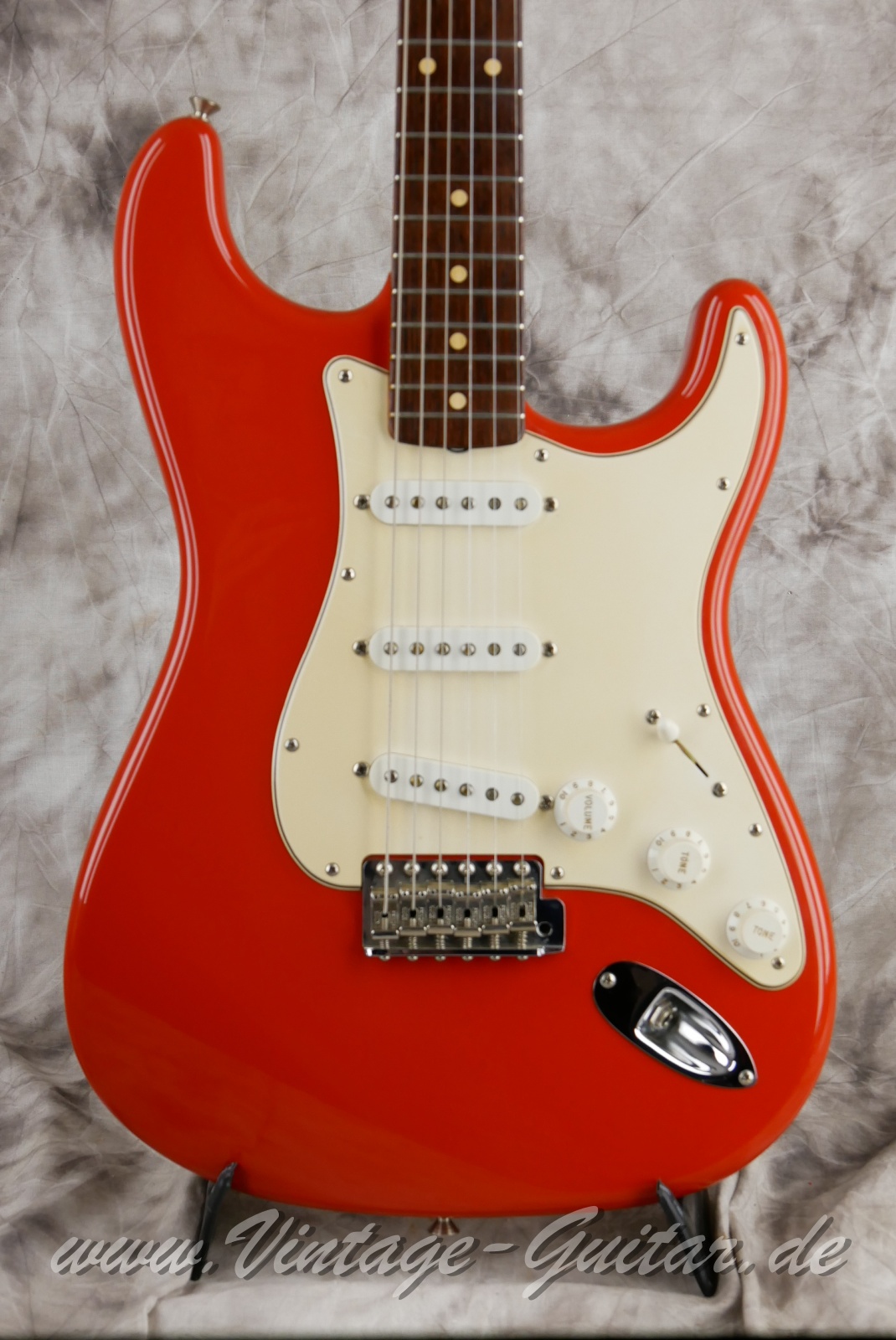 Fender_Stratocaster_1960_NOS_Custom_Shop_fiesta_red_2006-007.JPG