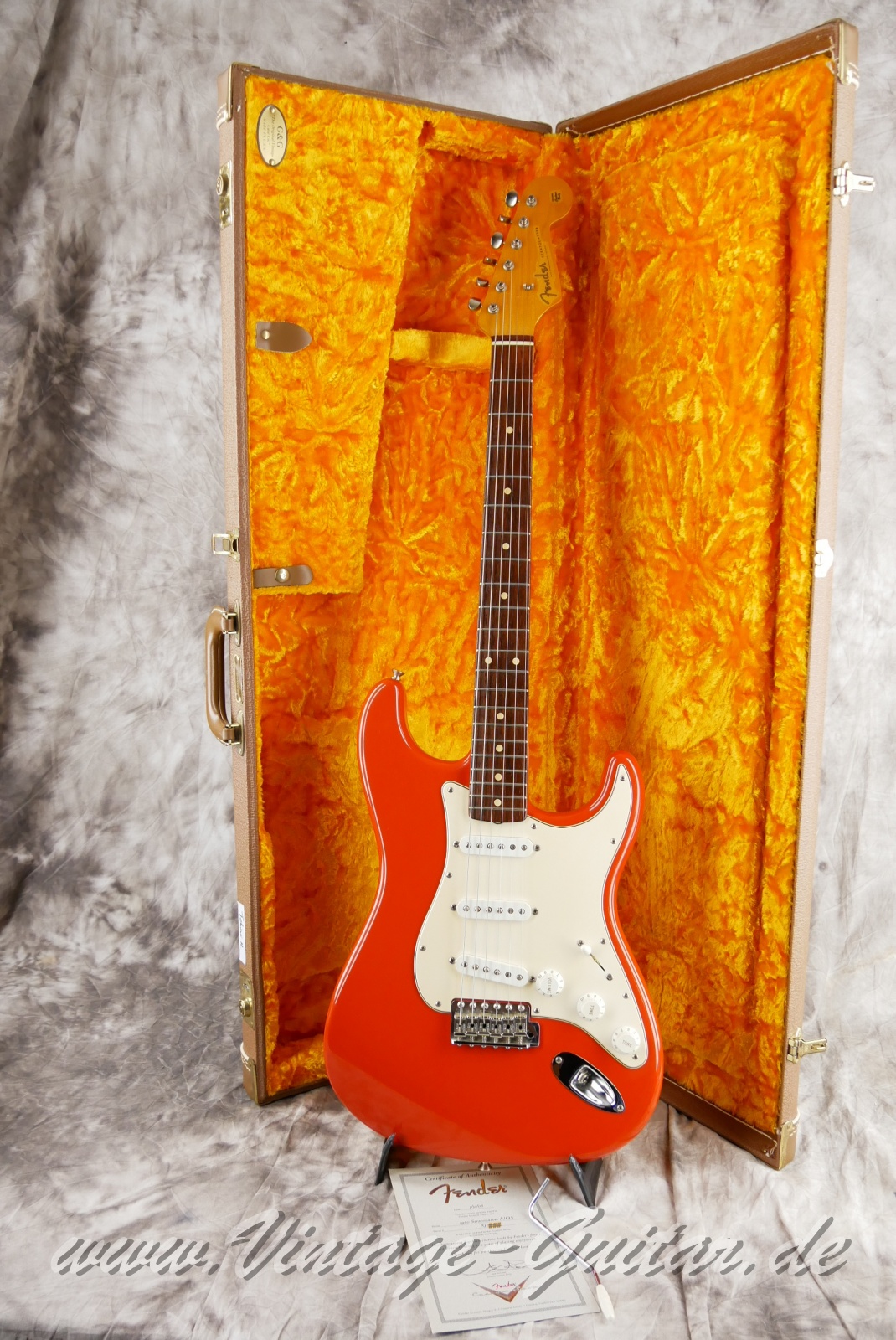 img/vintage/5597/Fender_Stratocaster_1960_NOS_Custom_Shop_fiesta_red_2006-012.JPG