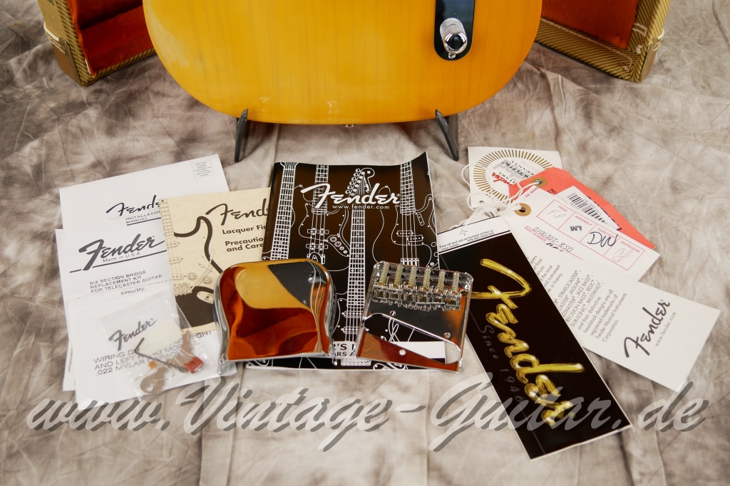 Fender_Telecaster_american_vintage_reissue_1952_original_case_papers-013.JPG