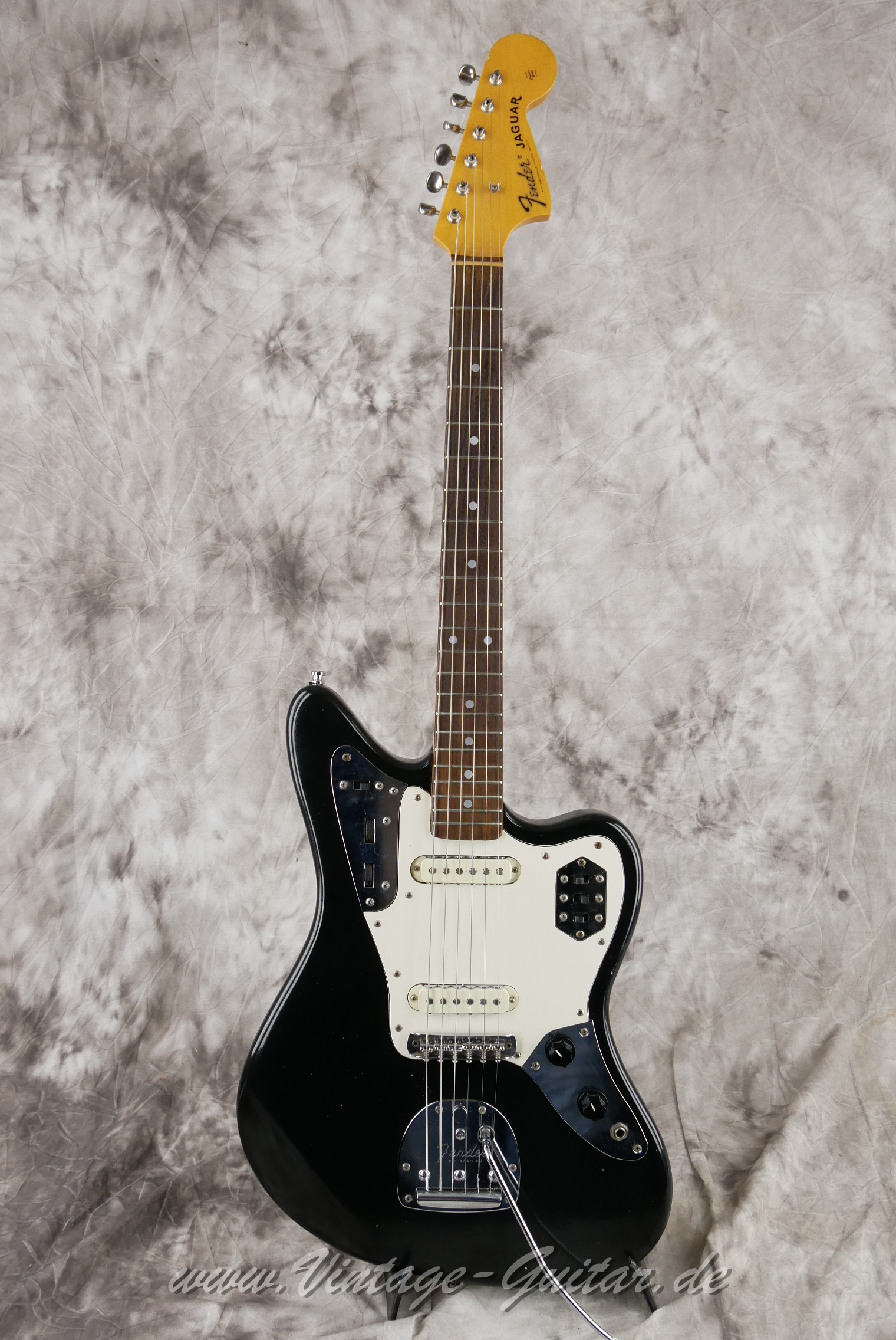 Fender_Jaguar_62RI_Japan_black_1996-001.JPG