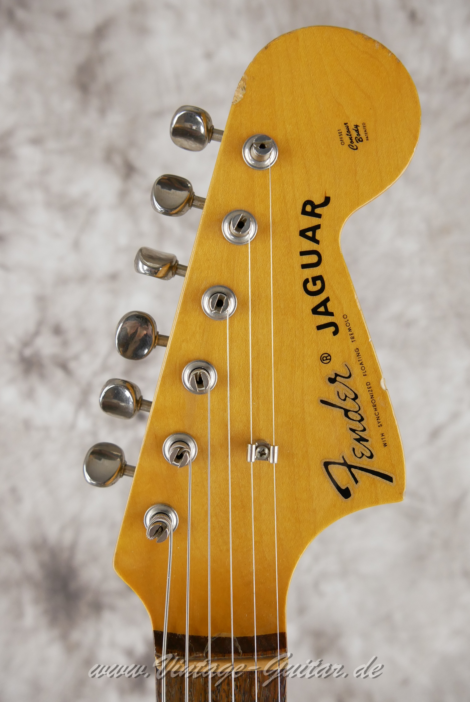 img/vintage/5599/Fender_Jaguar_62RI_Japan_black_1996-003.JPG