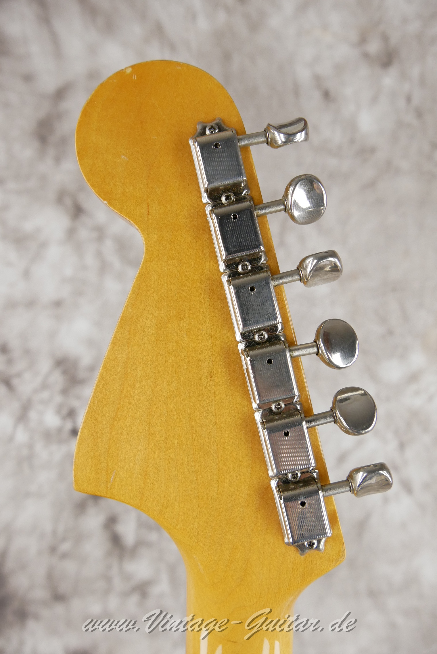 img/vintage/5599/Fender_Jaguar_62RI_Japan_black_1996-004.JPG