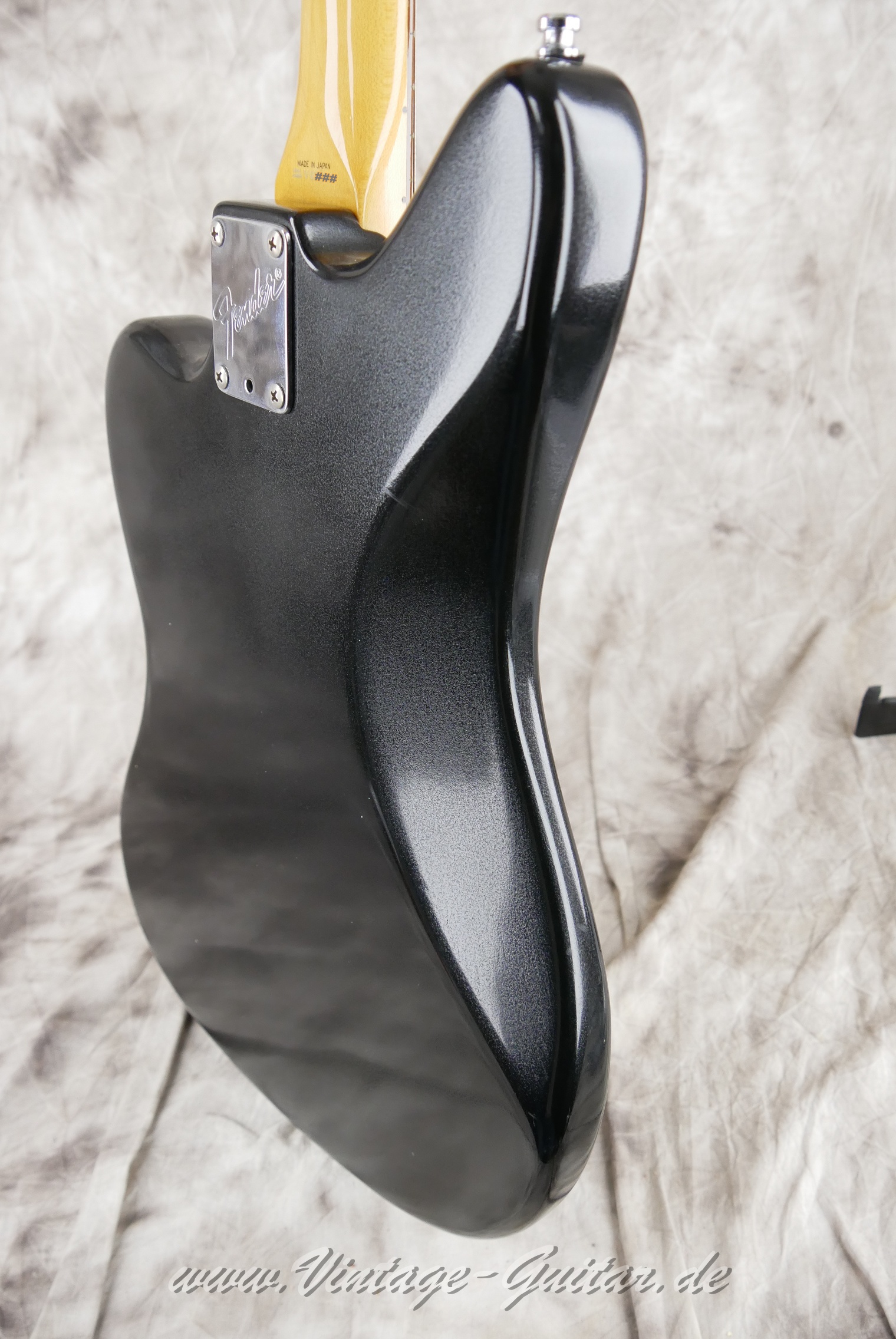 img/vintage/5599/Fender_Jaguar_62RI_Japan_black_1996-010.JPG