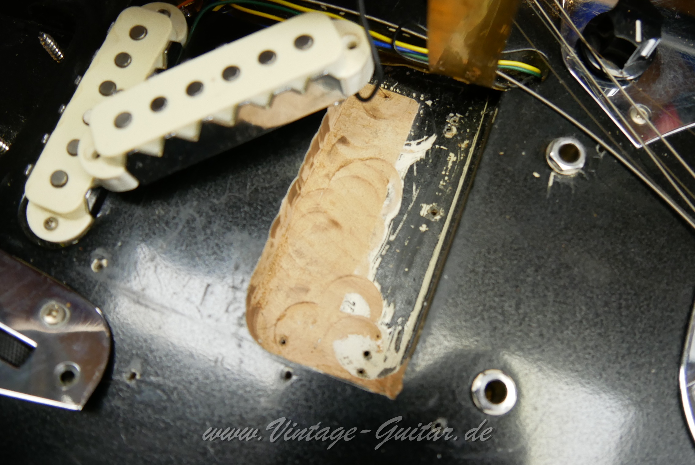 img/vintage/5599/Fender_Jaguar_62RI_Japan_black_1996-013.JPG