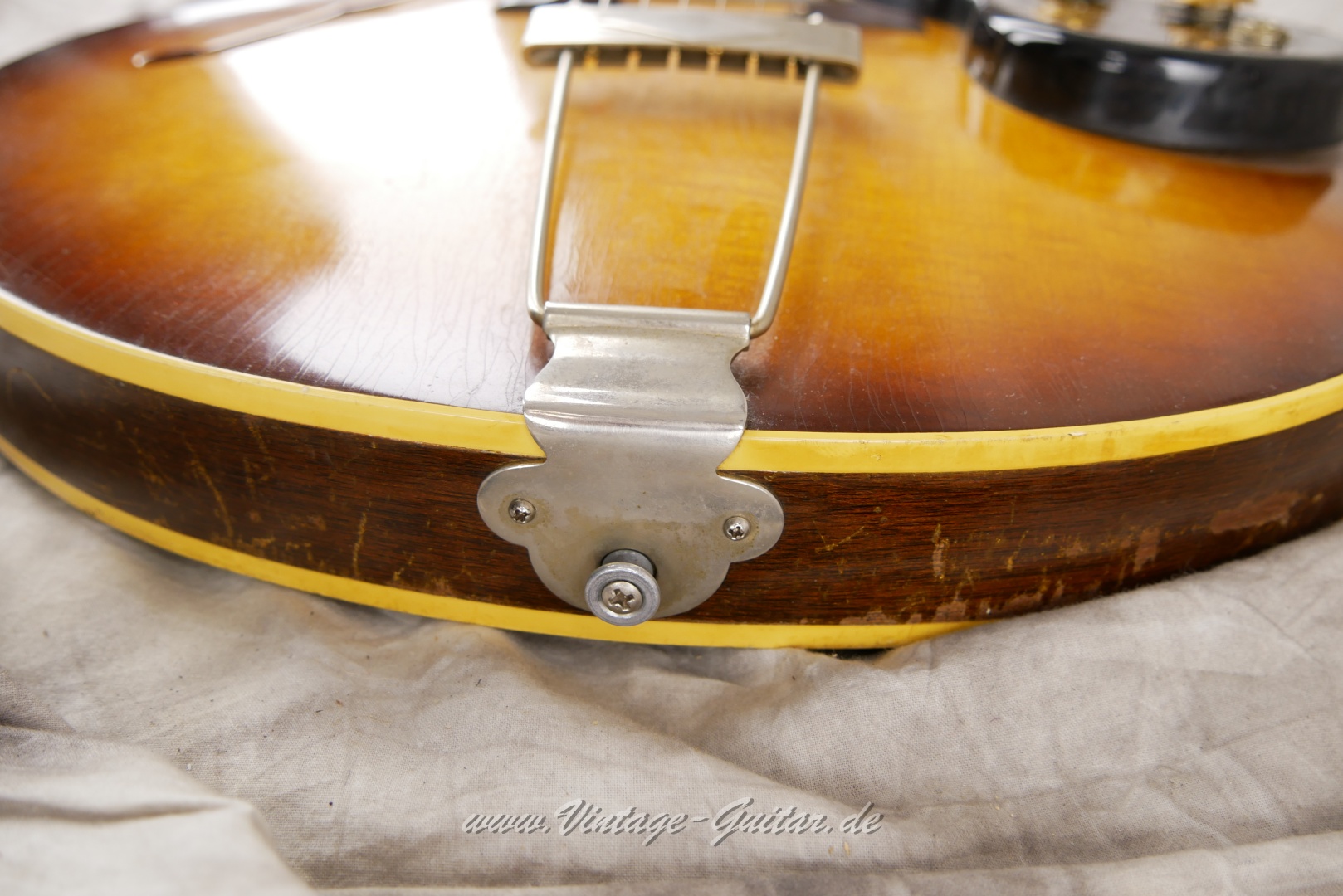 Gibson-ES-120T-1965-001016.JPG