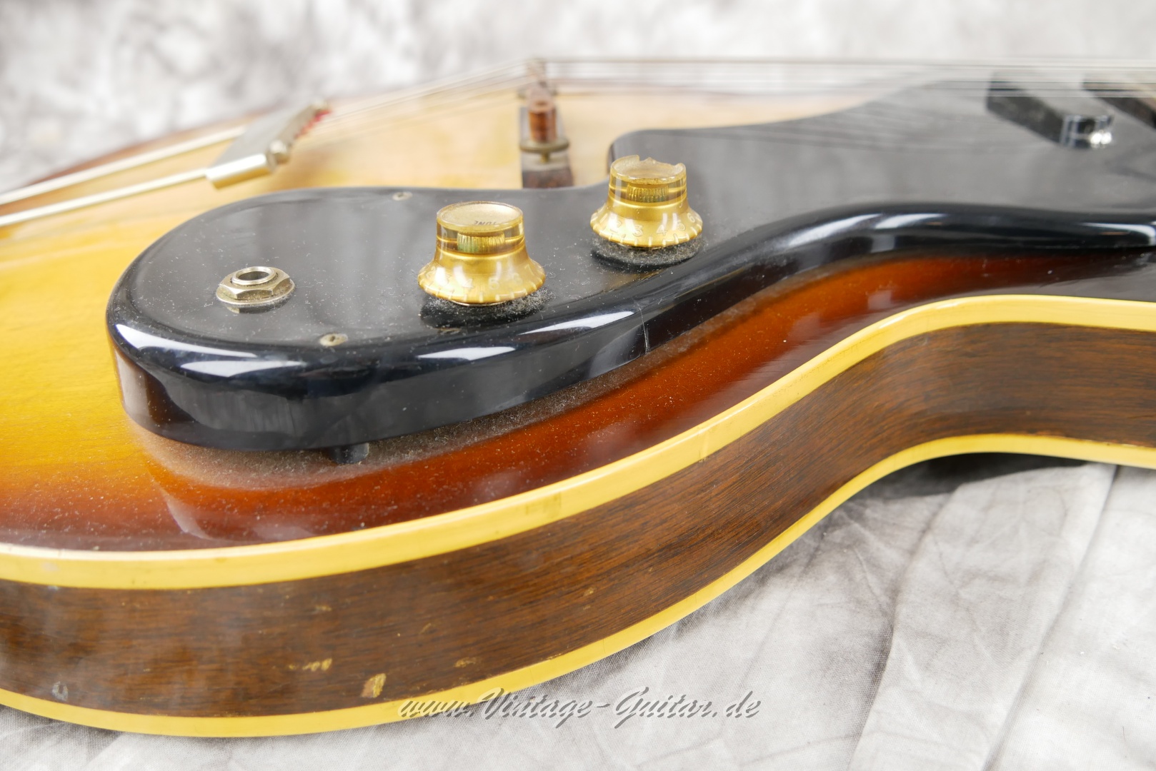 Gibson-ES-120T-1965-001020.JPG