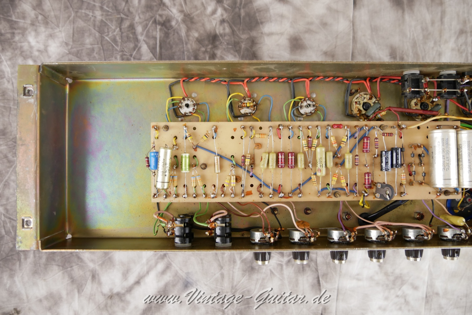 img/vintage/5615/Marshall_1959_jmp_super_lead_100_1971_black_tolex_top_head-021.JPG
