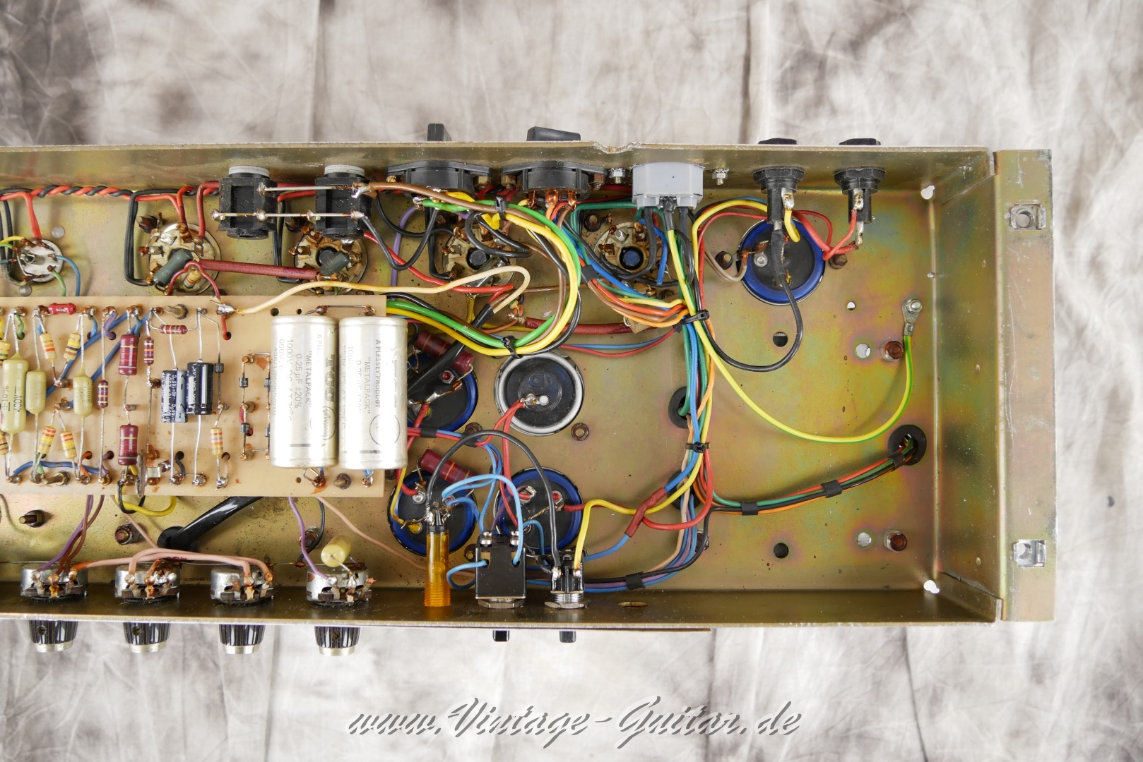 img/vintage/5615/Marshall_1959_jmp_super_lead_100_1971_black_tolex_top_head-022.JPG