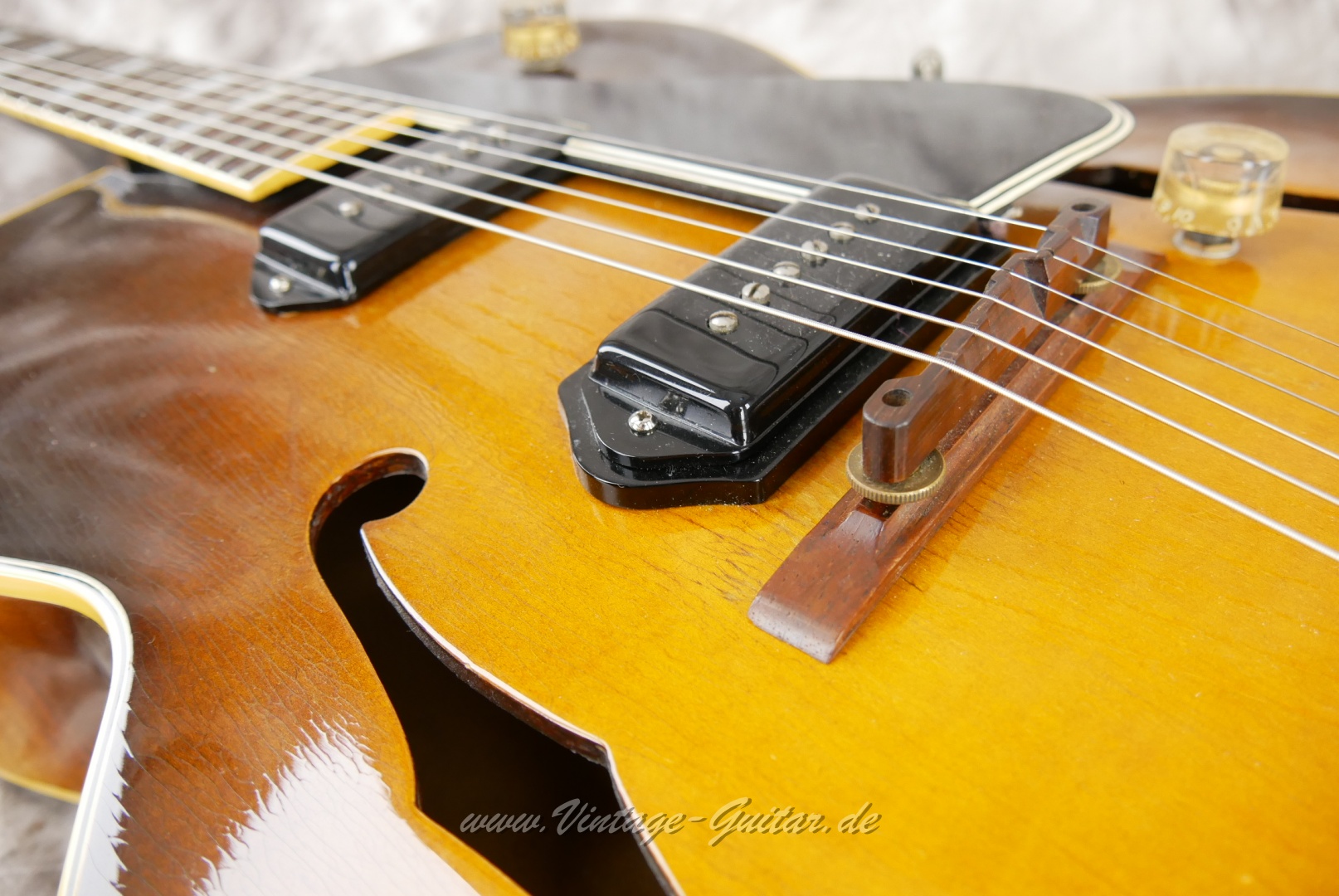 Gibson-ES-300-1952-017.JPG