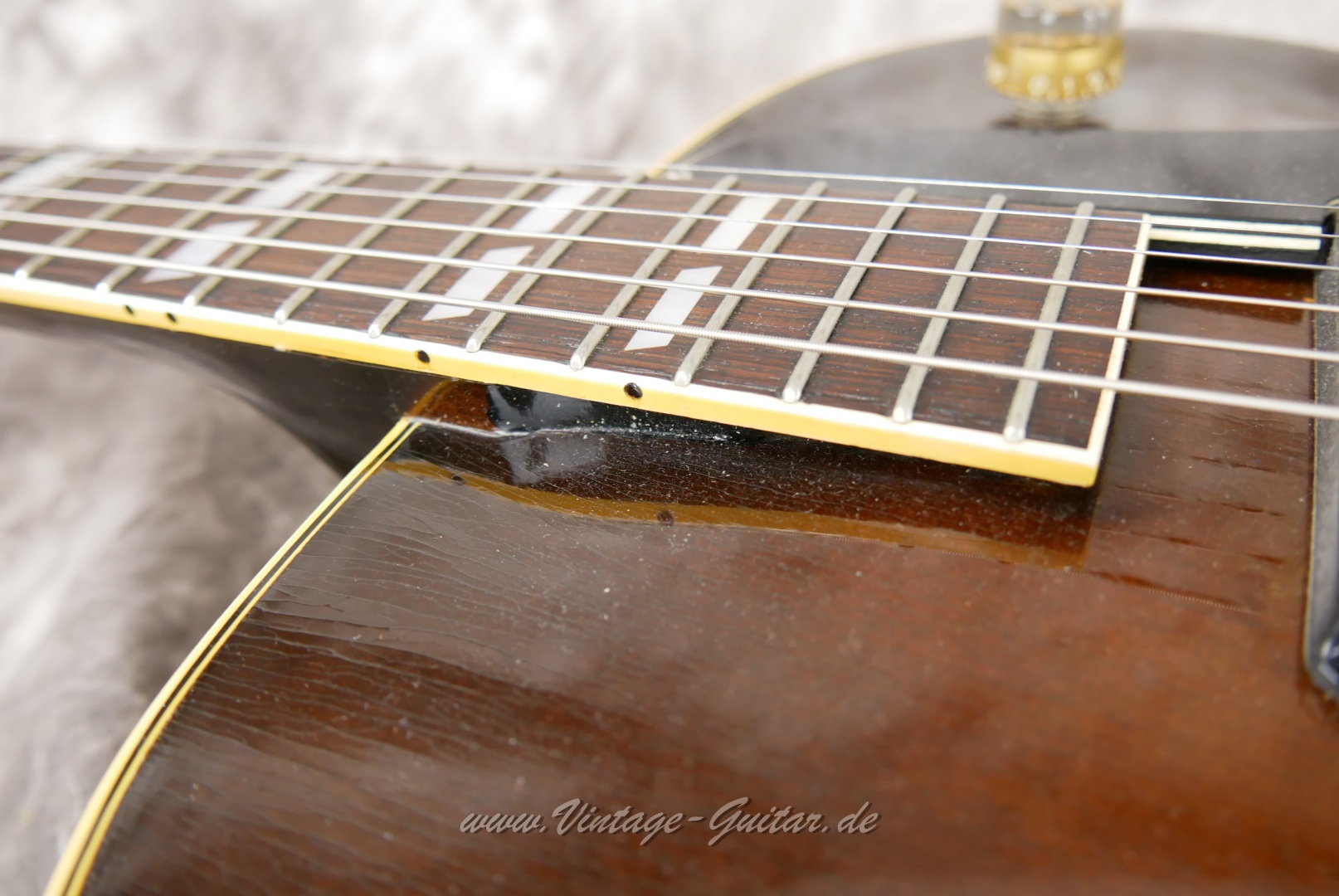 img/vintage/5620/Gibson-ES-300-1952-018.JPG