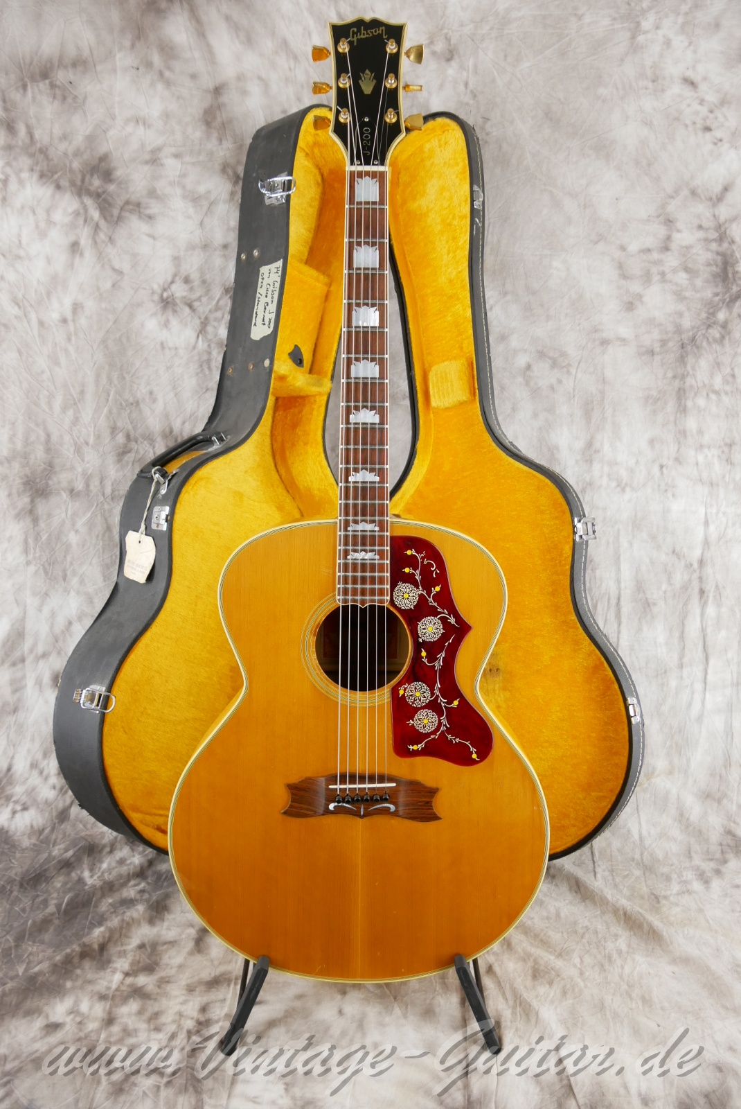 Gibson-J-200-Artist-former-owner-cisco-berndt-truckstop-1974-natural-013.jpg