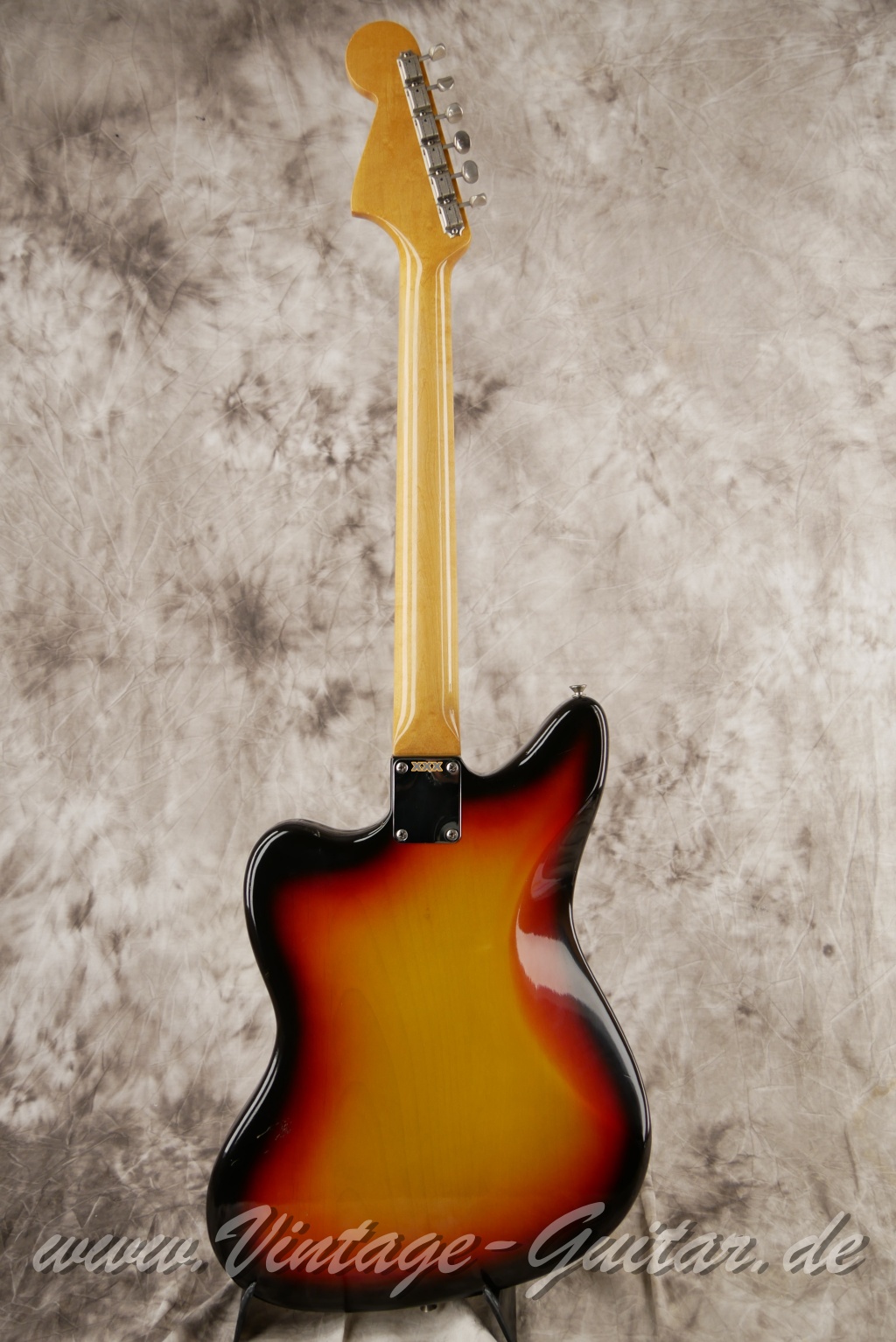 Fender_Jaguar_sunburst_1965_brown_case-002.JPG