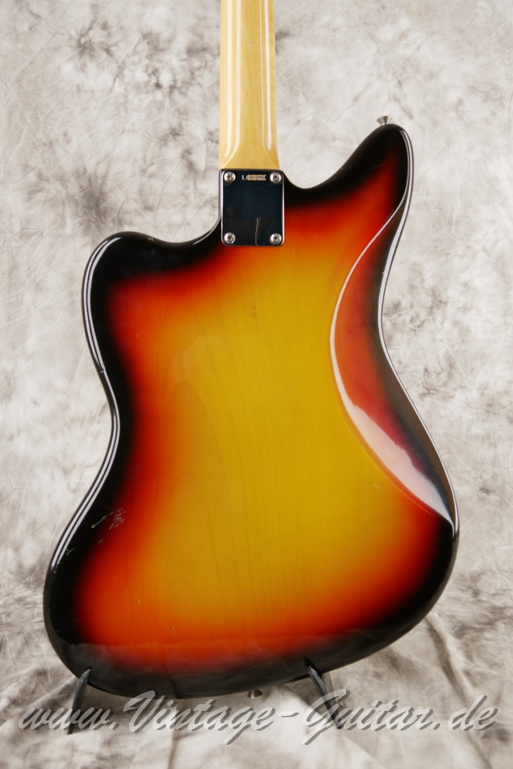 Fender_Jaguar_sunburst_1965_brown_case-008.JPG