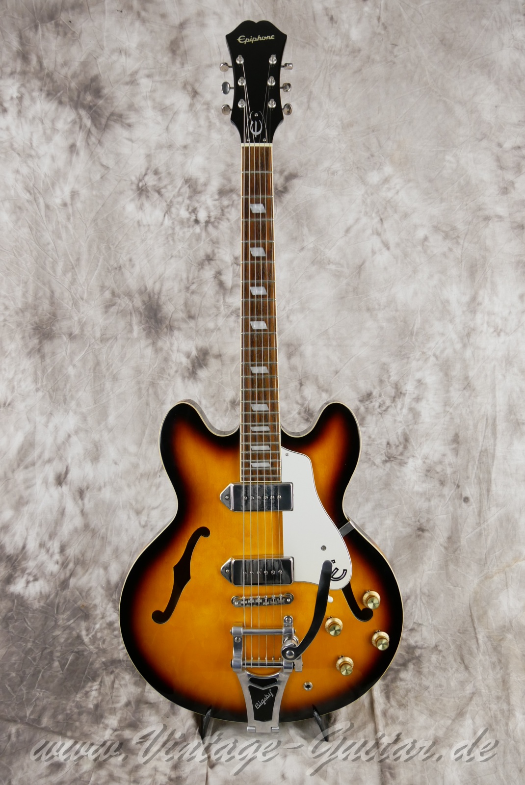 Epiphone-Casino-VS-Bigsby-Custom-Shop-2012-sunburst-001.jpg