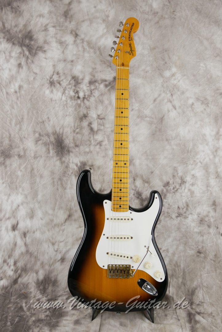 Fender-Squier-Stratocaster-1982-red-bottom-pickups-001.JPG