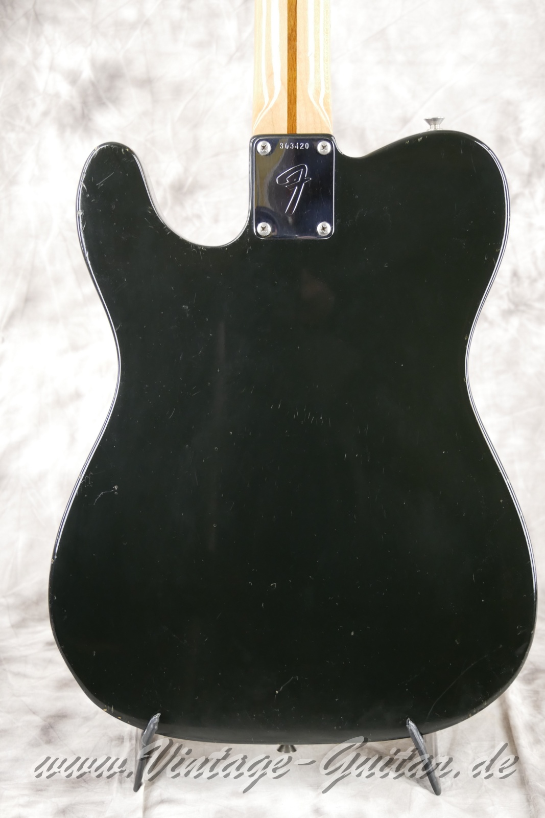 img/vintage/5628/Fender_Telecaster_Factory_Bigsby_1971_custom_color_black_original_old_case-008.jpg