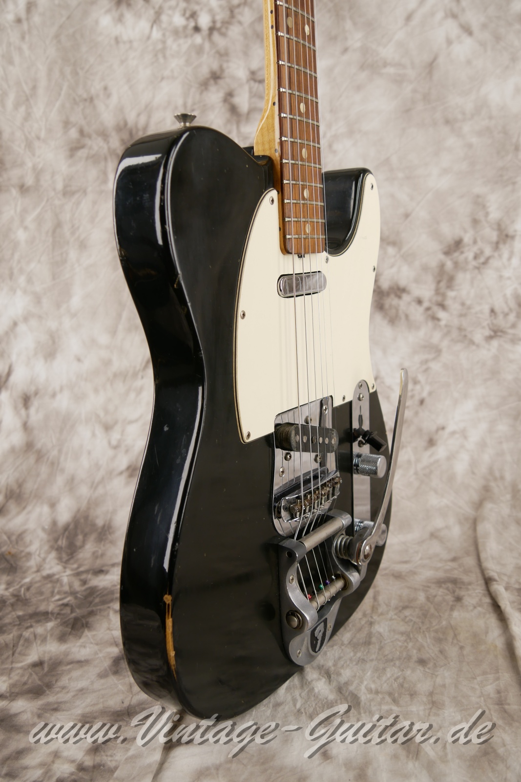 img/vintage/5628/Fender_Telecaster_Factory_Bigsby_1971_custom_color_black_original_old_case-009.jpg