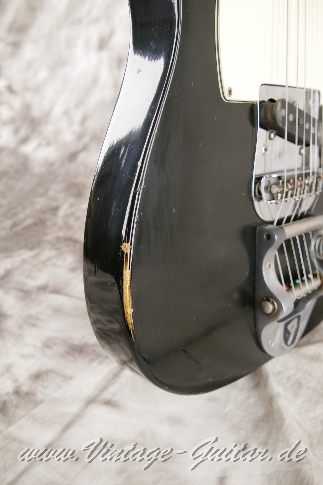 img/vintage/5628/Fender_Telecaster_Factory_Bigsby_1971_custom_color_black_original_old_case-013.jpg