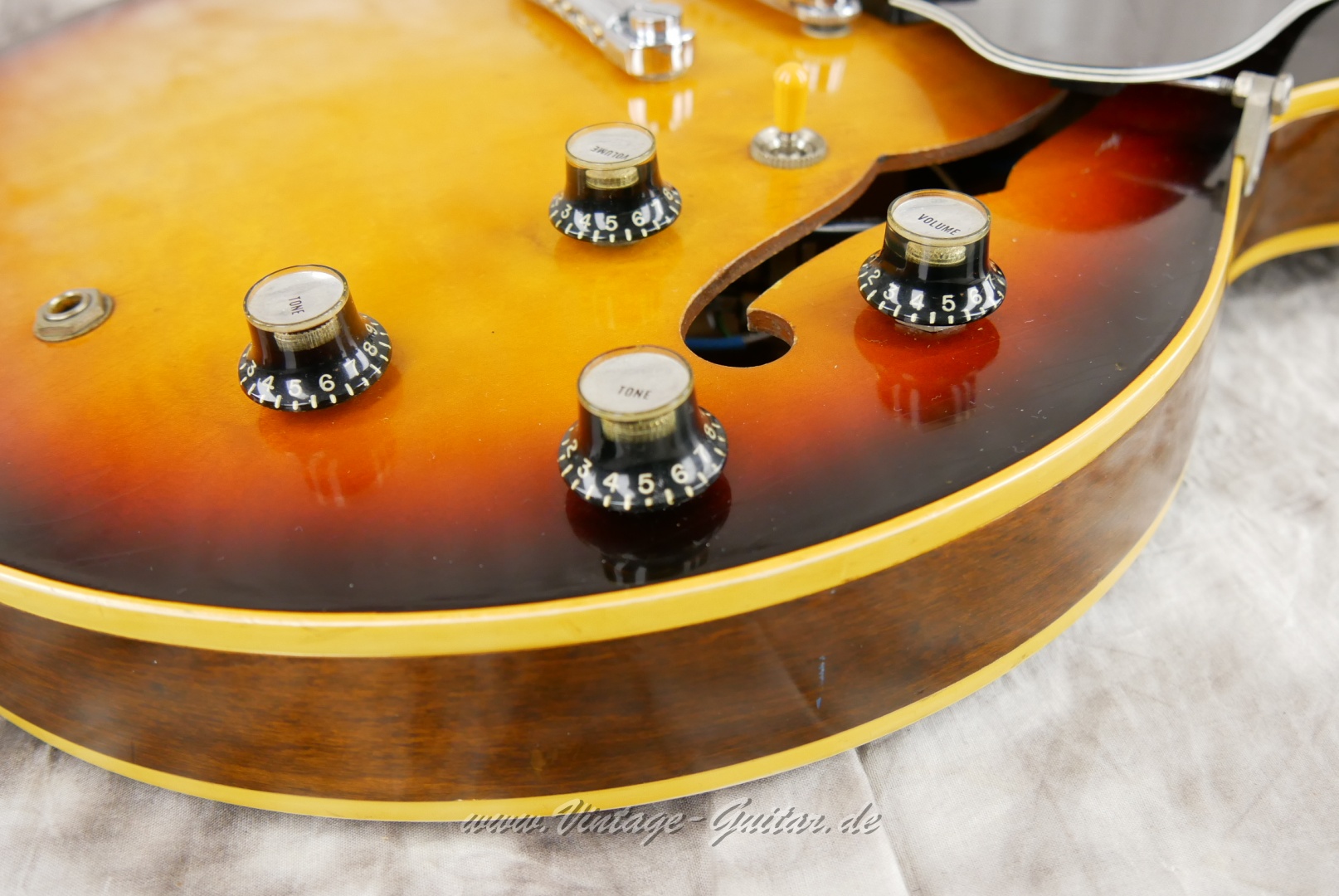 Gibson-ES-335-TD-1967-sunburst-022.JPG