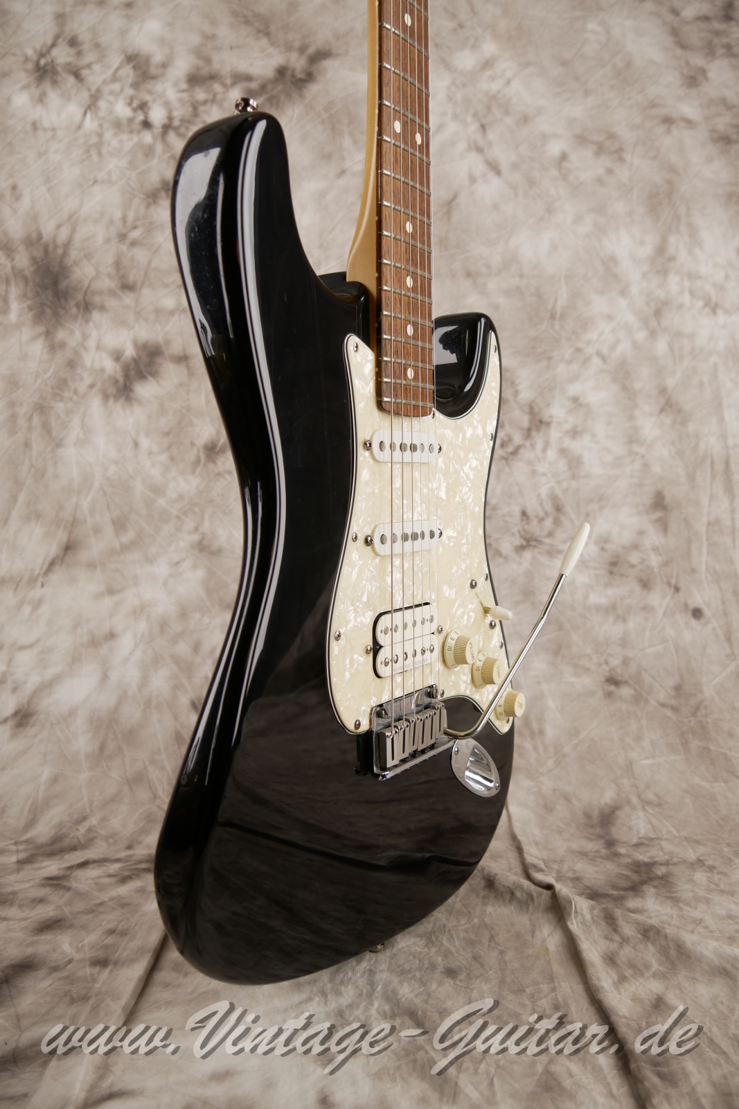 img/vintage/5632/Fender_Stratocaster_US_Lonestar_1997_original_case_black_humbucker-009.jpg