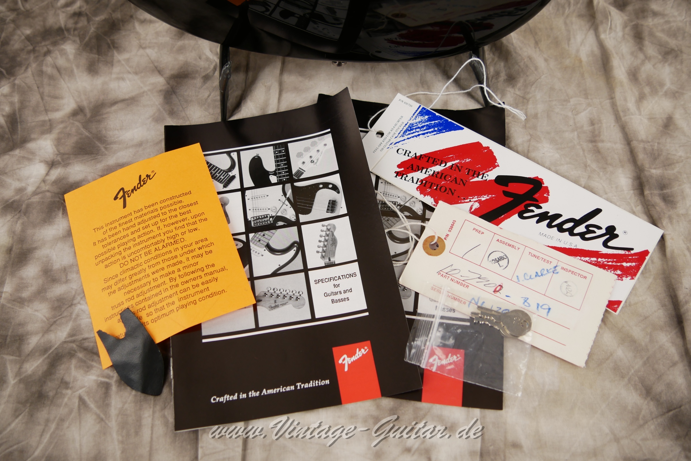 img/vintage/5632/Fender_Stratocaster_US_Lonestar_1997_original_case_black_humbucker-013.jpg