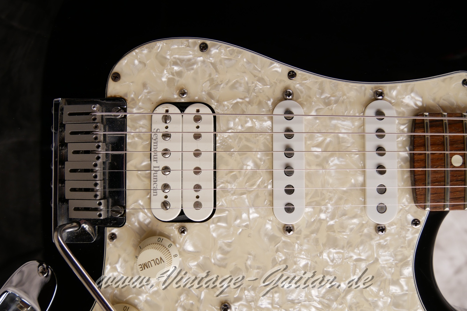 img/vintage/5632/Fender_Stratocaster_US_Lonestar_1997_original_case_black_humbucker-014.jpg