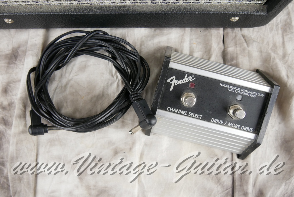 img/vintage/5634/Fender_Hot_Rod_DeVille_4x10_black_2000-009.JPG