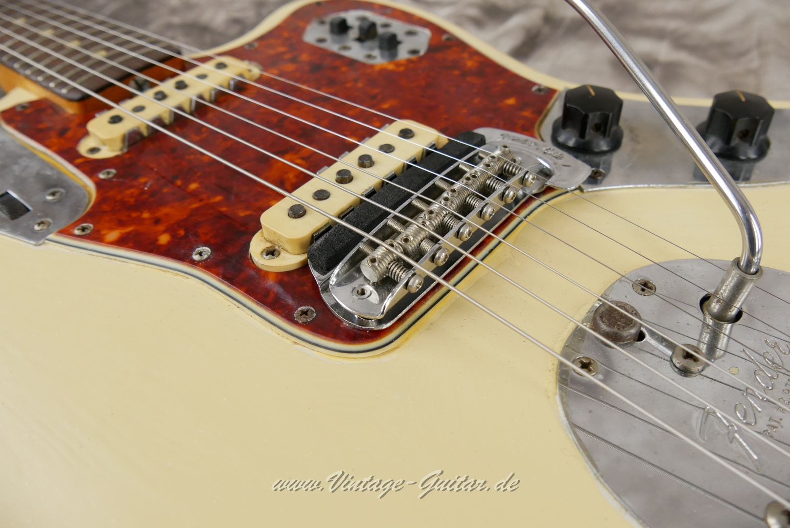Fender-Jaguar-1965-olympic-white-015.JPG