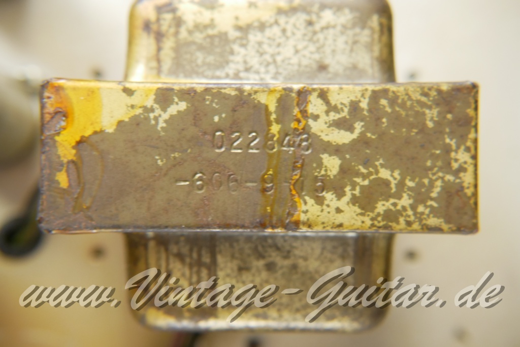 img/vintage/5638/Fender_Bandmaster_TFL5005X_silverface_drip_edge_1969-012.JPG