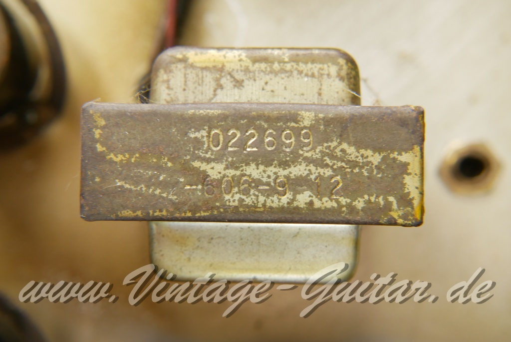 img/vintage/5638/Fender_Bandmaster_TFL5005X_silverface_drip_edge_1969-013.JPG