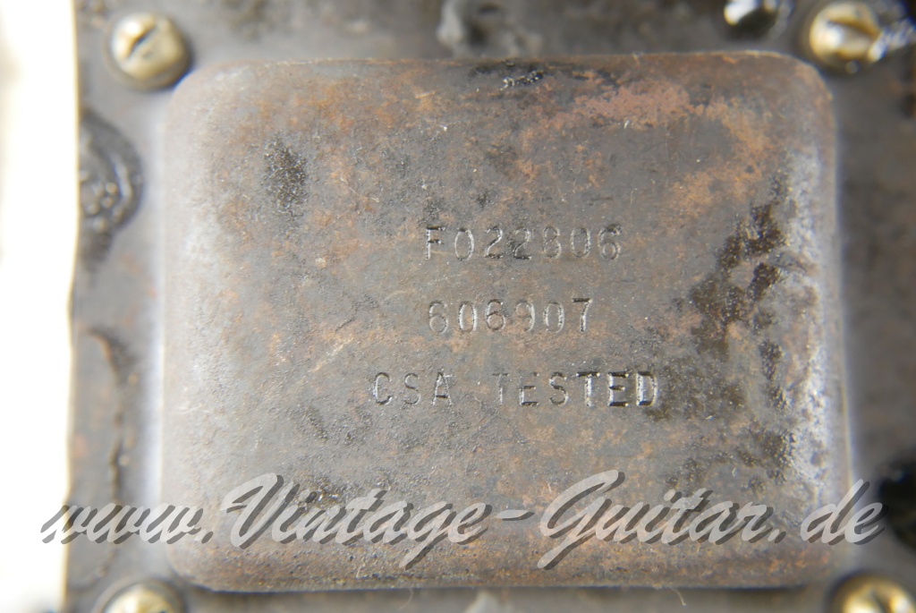 img/vintage/5638/Fender_Bandmaster_TFL5005X_silverface_drip_edge_1969-014.JPG