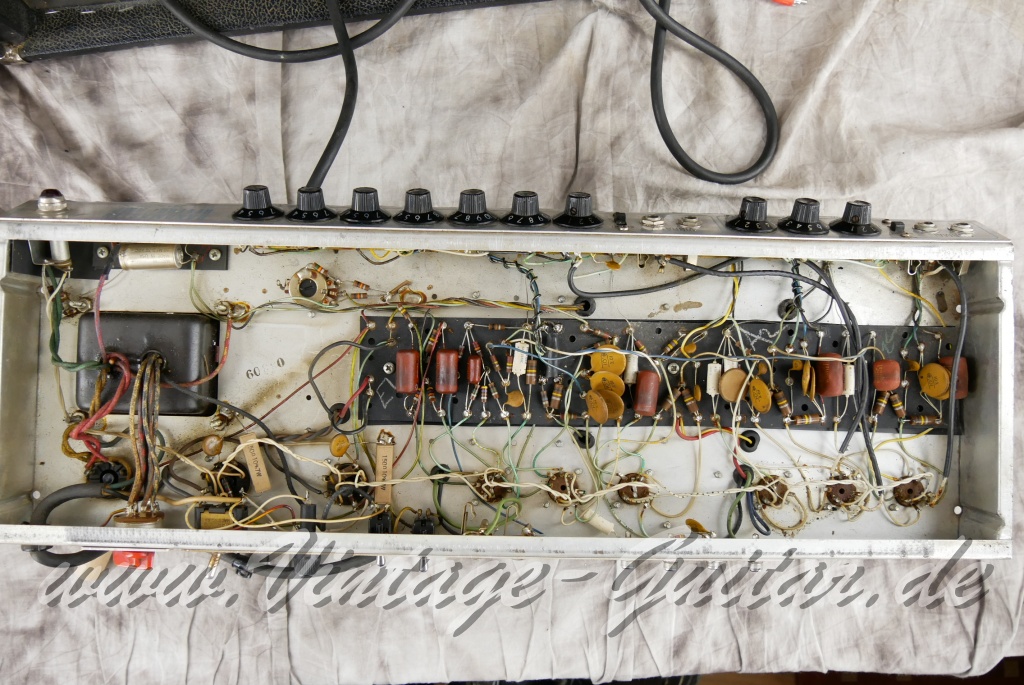 img/vintage/5638/Fender_Bandmaster_TFL5005X_silverface_drip_edge_1969-015.JPG