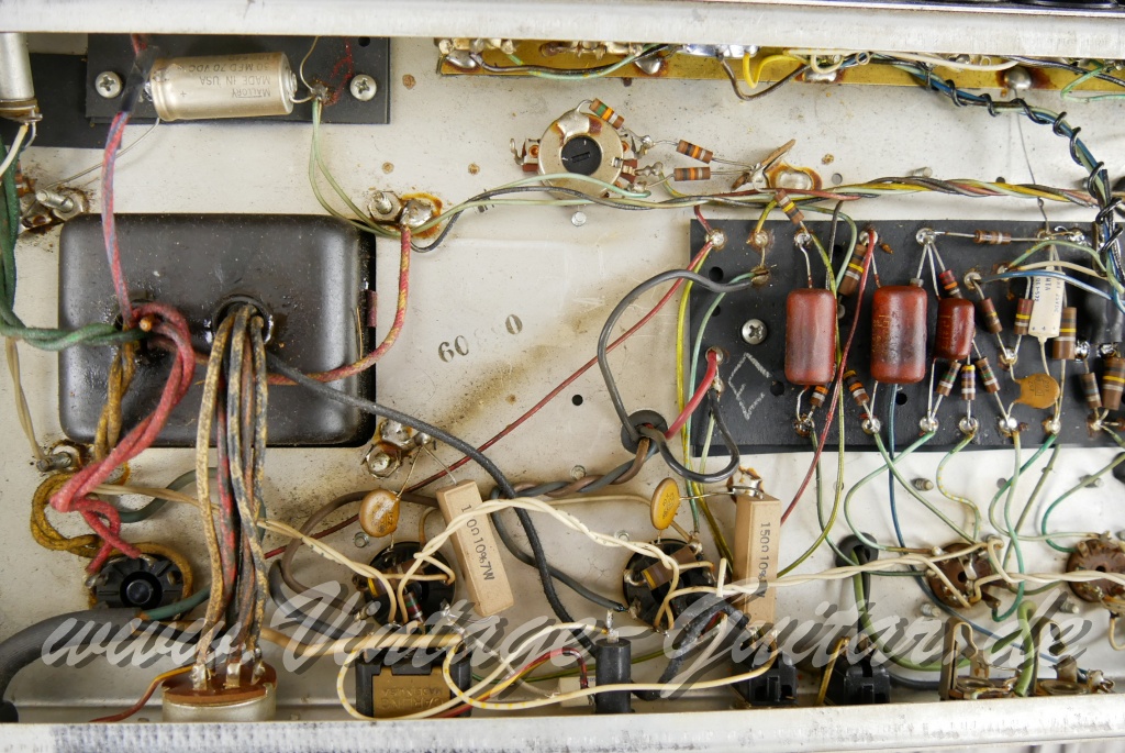 img/vintage/5638/Fender_Bandmaster_TFL5005X_silverface_drip_edge_1969-016.JPG