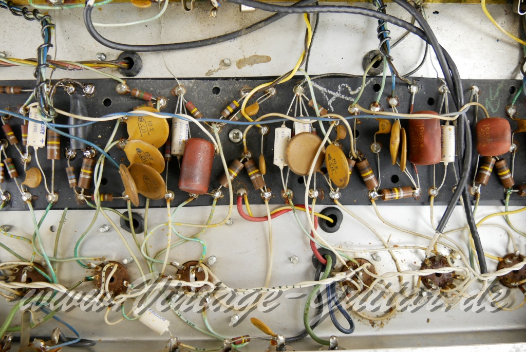 img/vintage/5638/Fender_Bandmaster_TFL5005X_silverface_drip_edge_1969-017.JPG