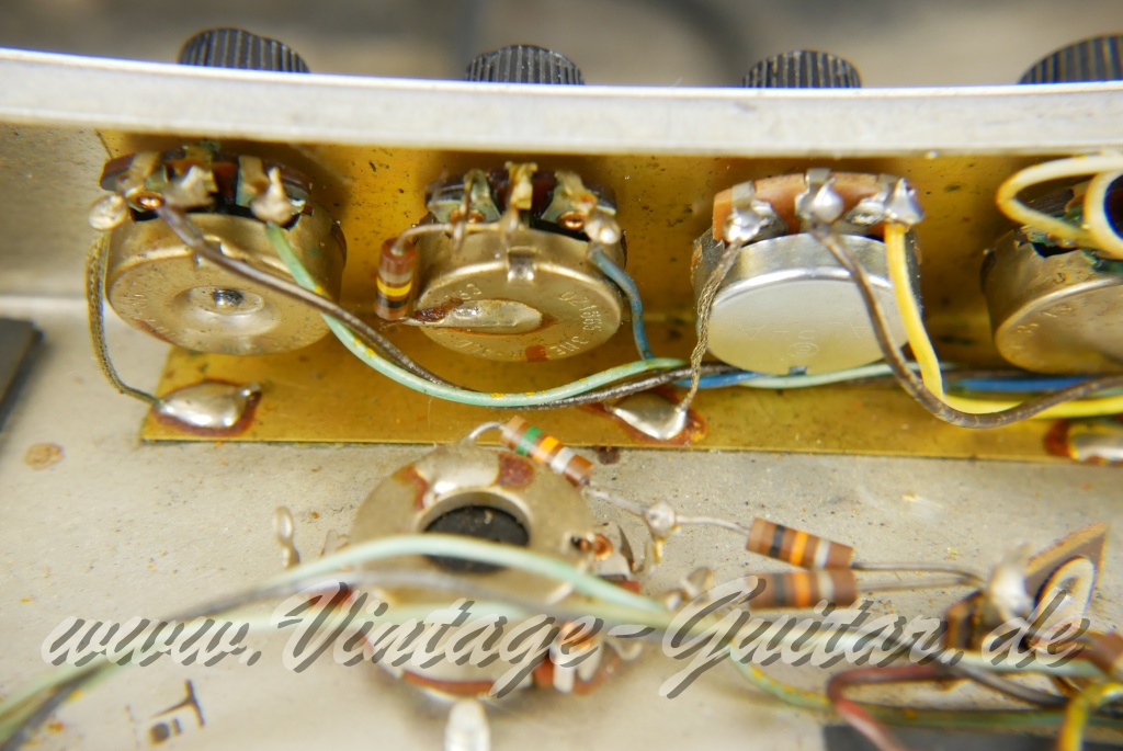 img/vintage/5638/Fender_Bandmaster_TFL5005X_silverface_drip_edge_1969-020.JPG