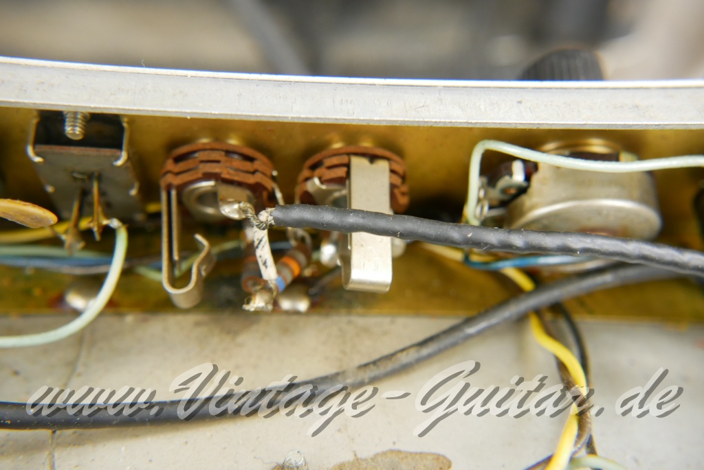img/vintage/5638/Fender_Bandmaster_TFL5005X_silverface_drip_edge_1969-022.JPG