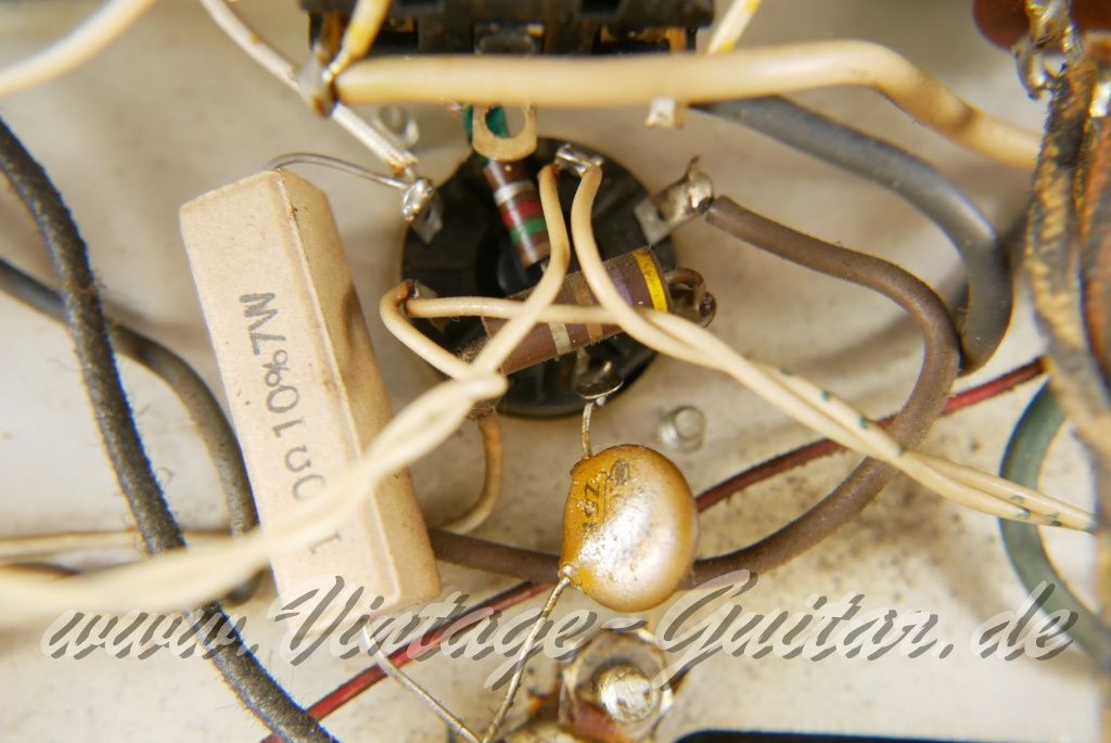 img/vintage/5638/Fender_Bandmaster_TFL5005X_silverface_drip_edge_1969-026.JPG