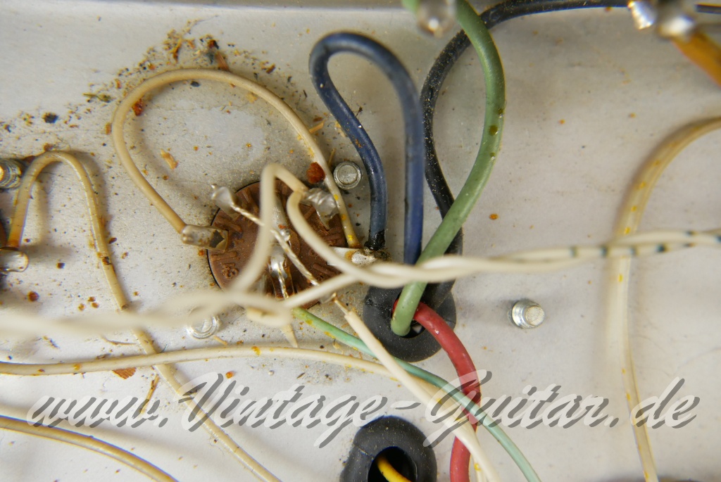 img/vintage/5638/Fender_Bandmaster_TFL5005X_silverface_drip_edge_1969-030.JPG